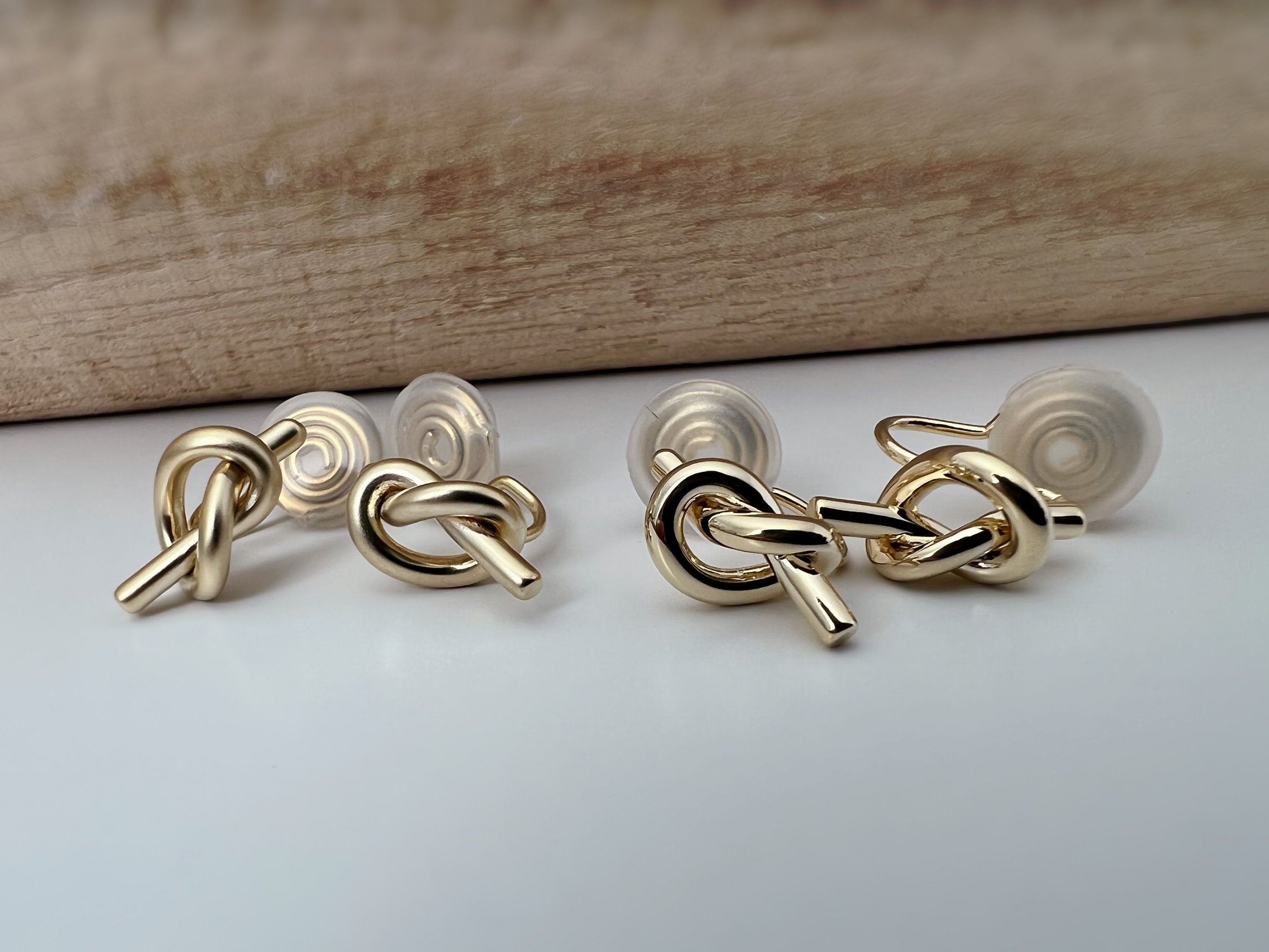 SANS DOULEUR ! Boucles d'oreilles CLIPS U spirale nœud couleur Or / Or Mat. Clips d'oreilles confortable Boucles Délicates