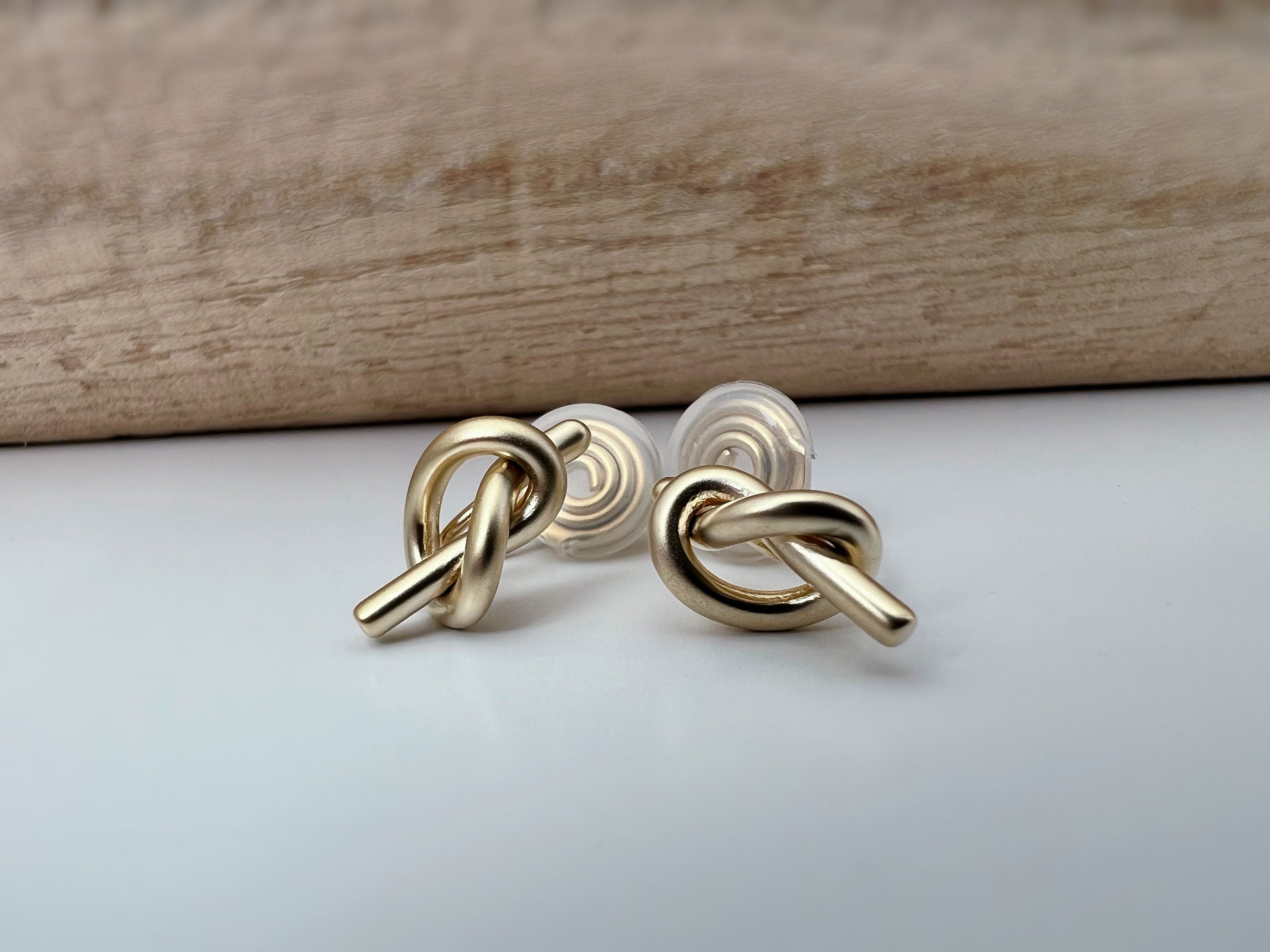 SANS DOULEUR ! Boucles d'oreilles CLIPS U spirale nœud couleur Or / Or Mat. Clips d'oreilles confortable Boucles Délicates