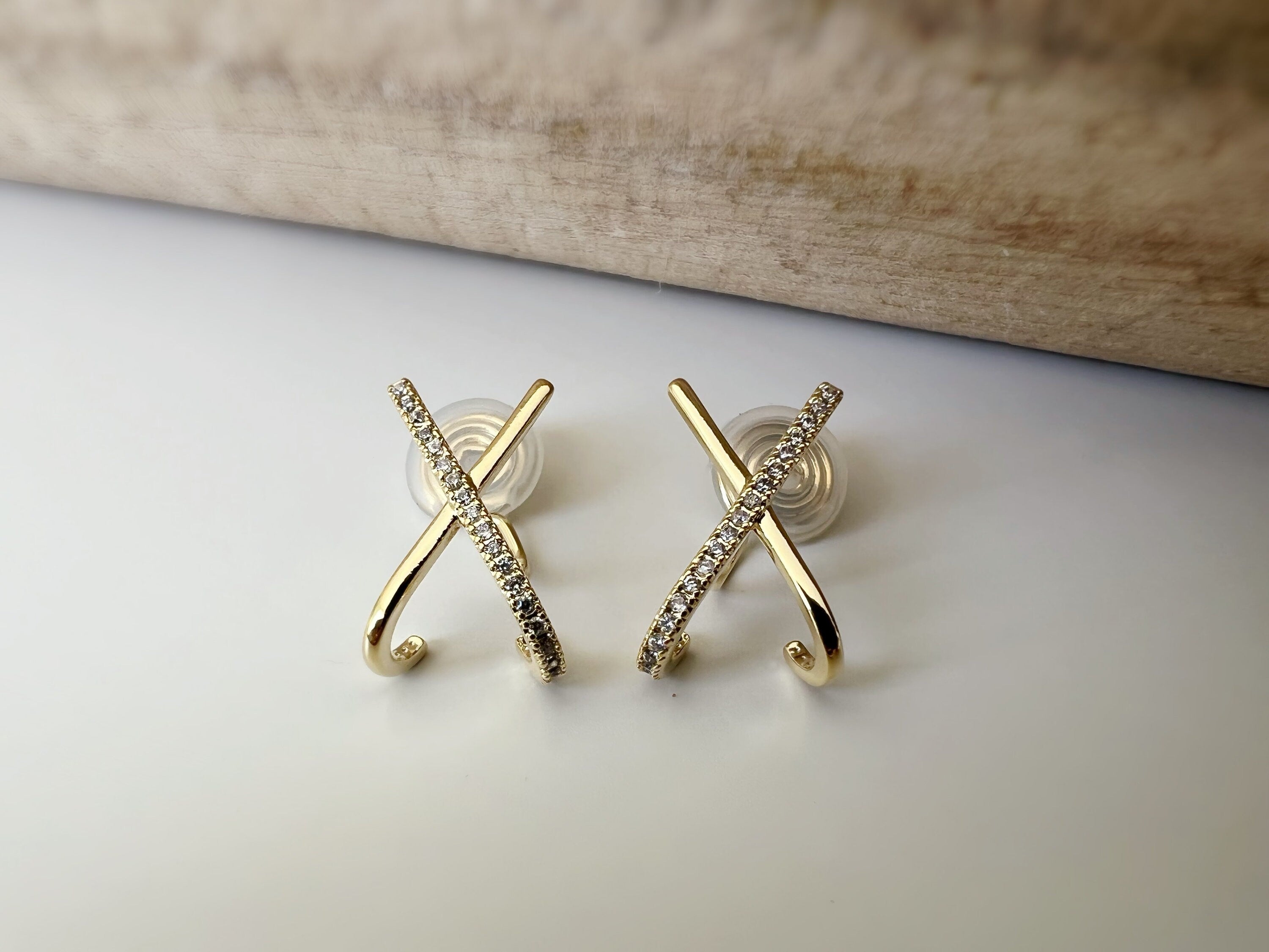 SANS DOULEUR ! Boucles d'oreilles CLIPS U spirale Croix strass Mini Zircon plaqué d'Or. Clips d'oreilles confortable.