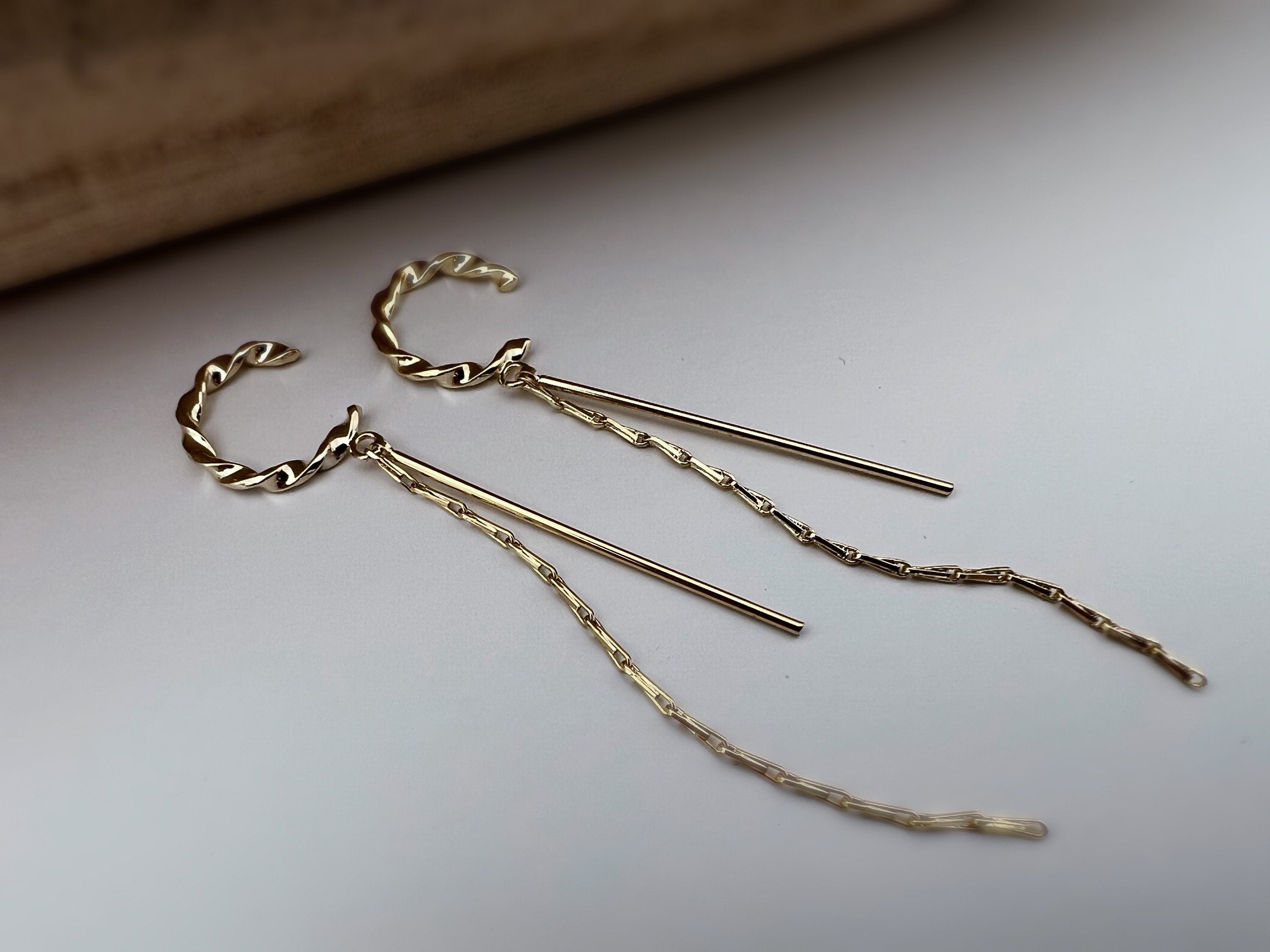 Clips d'oreilles torsadé avec longue chaine et barre couleur Argent/ Or pour oreilles non percées. clips d'oreilles confortable