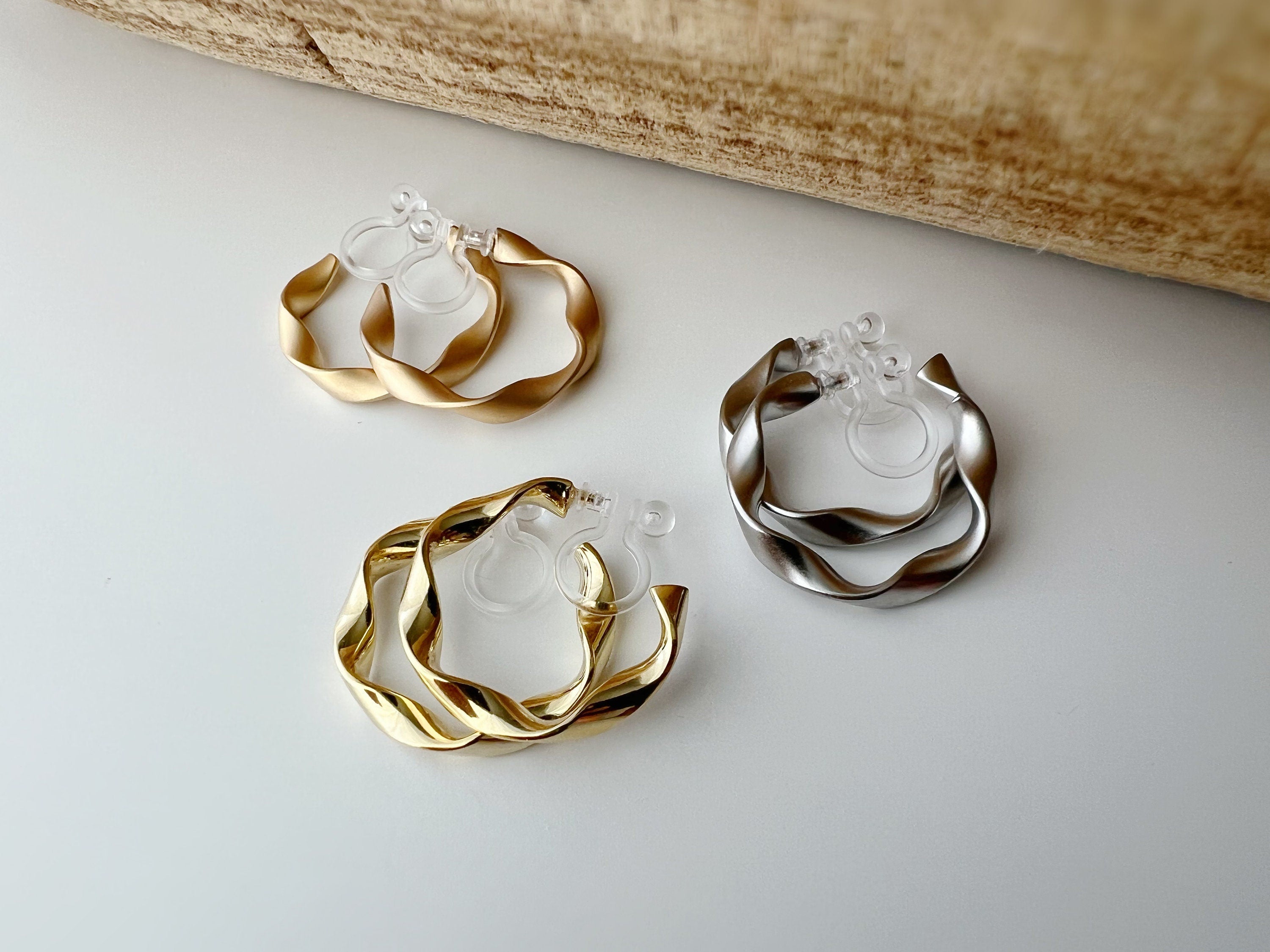 Anneaux Créoles Torsadé 20mm Clips Invisibles, CLIPS d'oreille Créoles Couleur Argent / Or/ Or mat. Oreilles non percées, Anneaux 2cm.