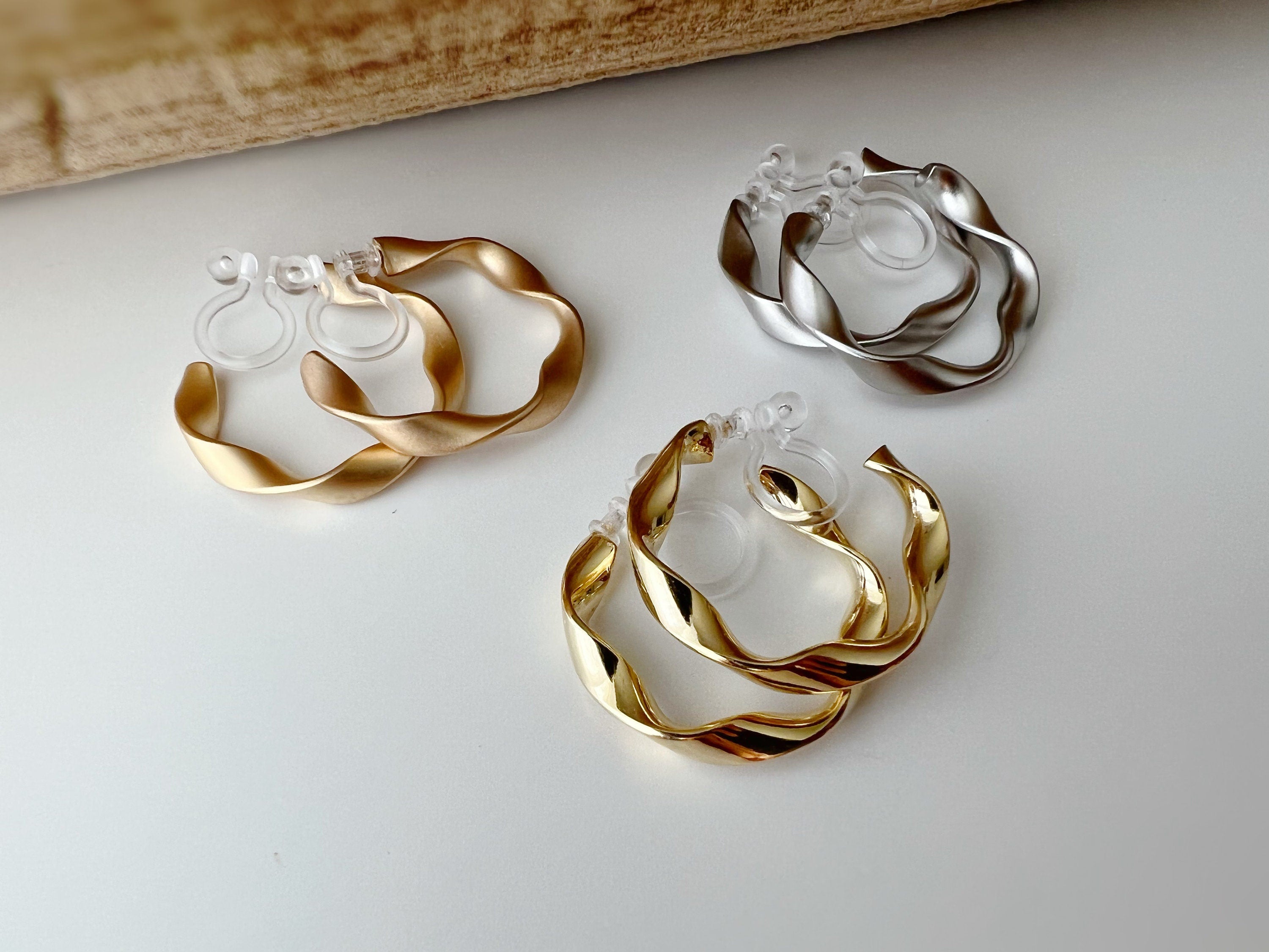 Anneaux Créoles Torsadé 20mm Clips Invisibles, CLIPS d'oreille Créoles Couleur Argent / Or/ Or mat. Oreilles non percées, Anneaux 2cm.