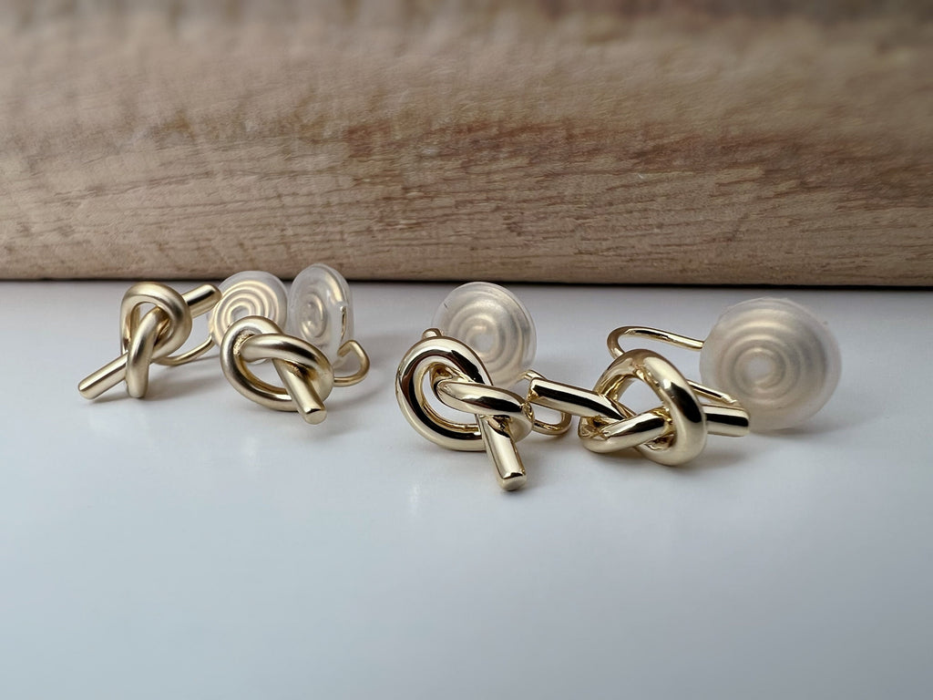 SANS DOULEUR ! Boucles d'oreilles CLIPS U spirale nœud couleur Or / Or Mat. Clips d'oreilles confortable Boucles Délicates