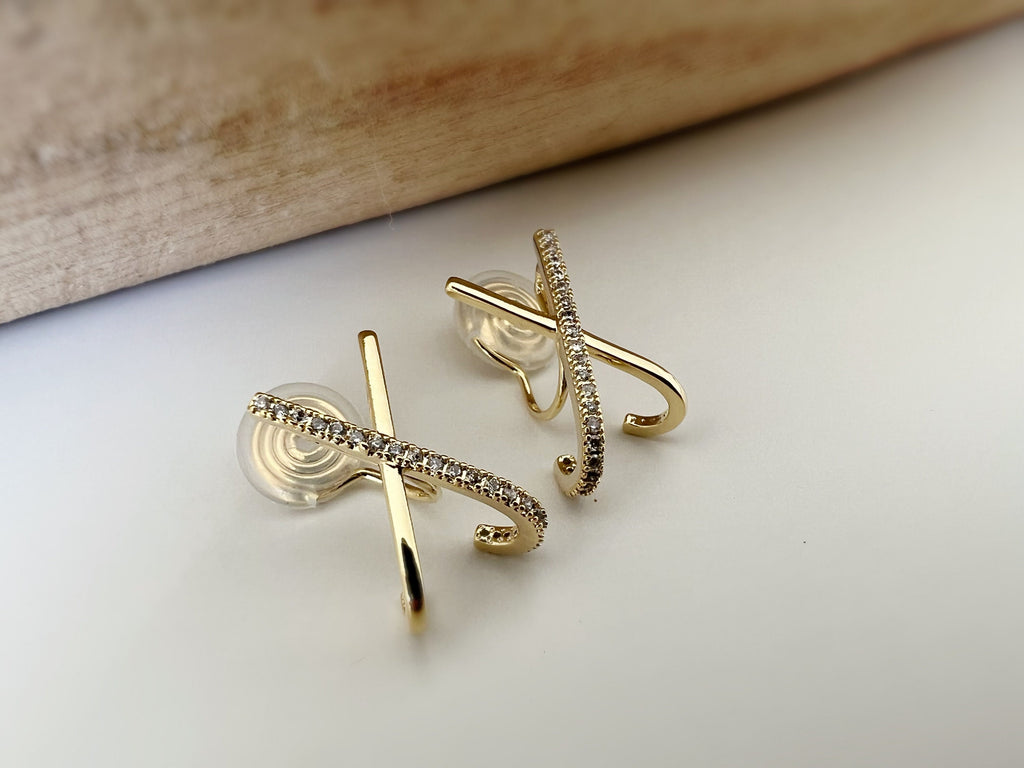 SANS DOULEUR ! Boucles d'oreilles CLIPS U spirale Croix strass Mini Zircon plaqué d'Or. Clips d'oreilles confortable.