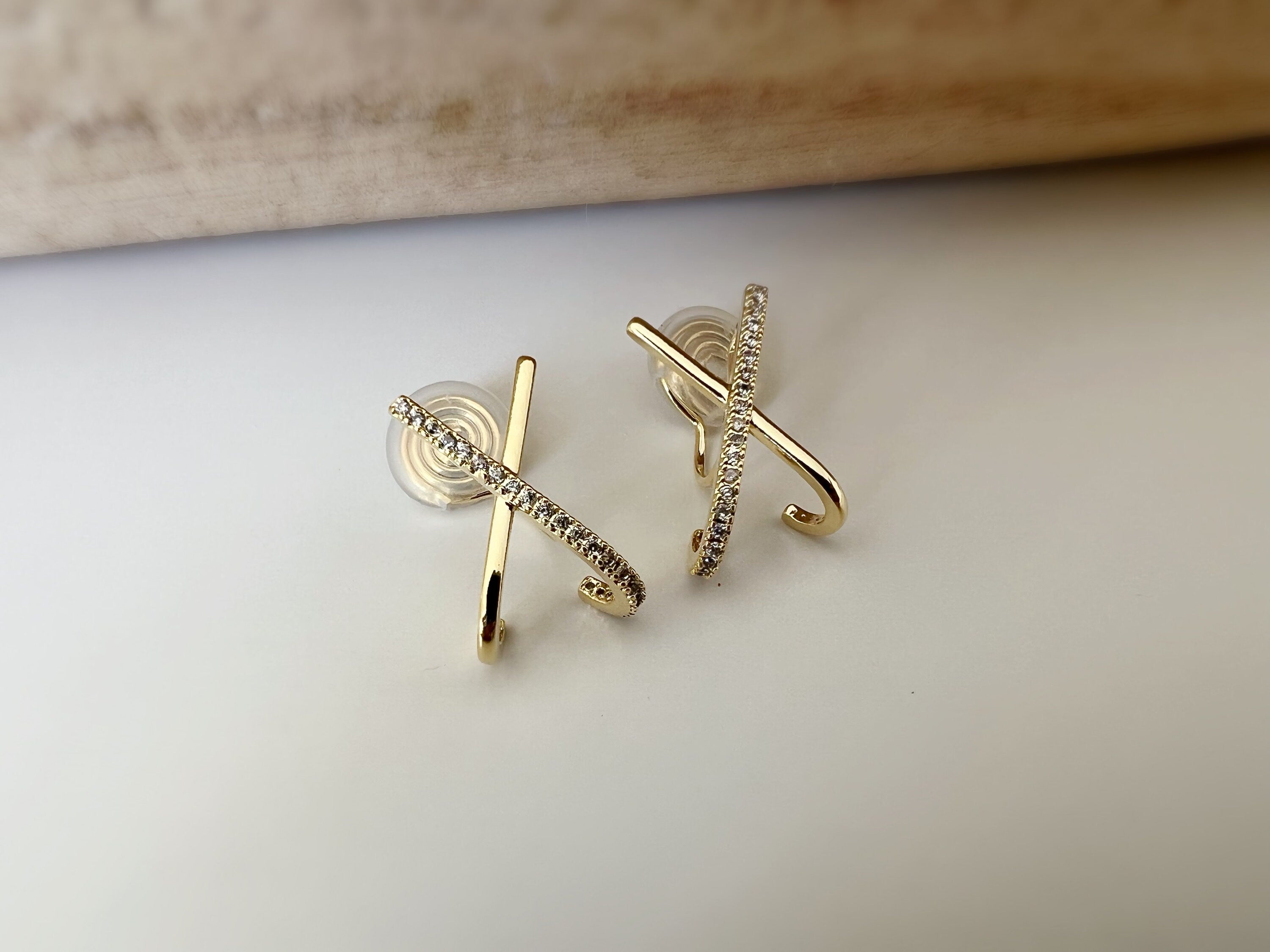 SANS DOULEUR ! Boucles d'oreilles CLIPS U spirale Croix strass Mini Zircon plaqué d'Or. Clips d'oreilles confortable.