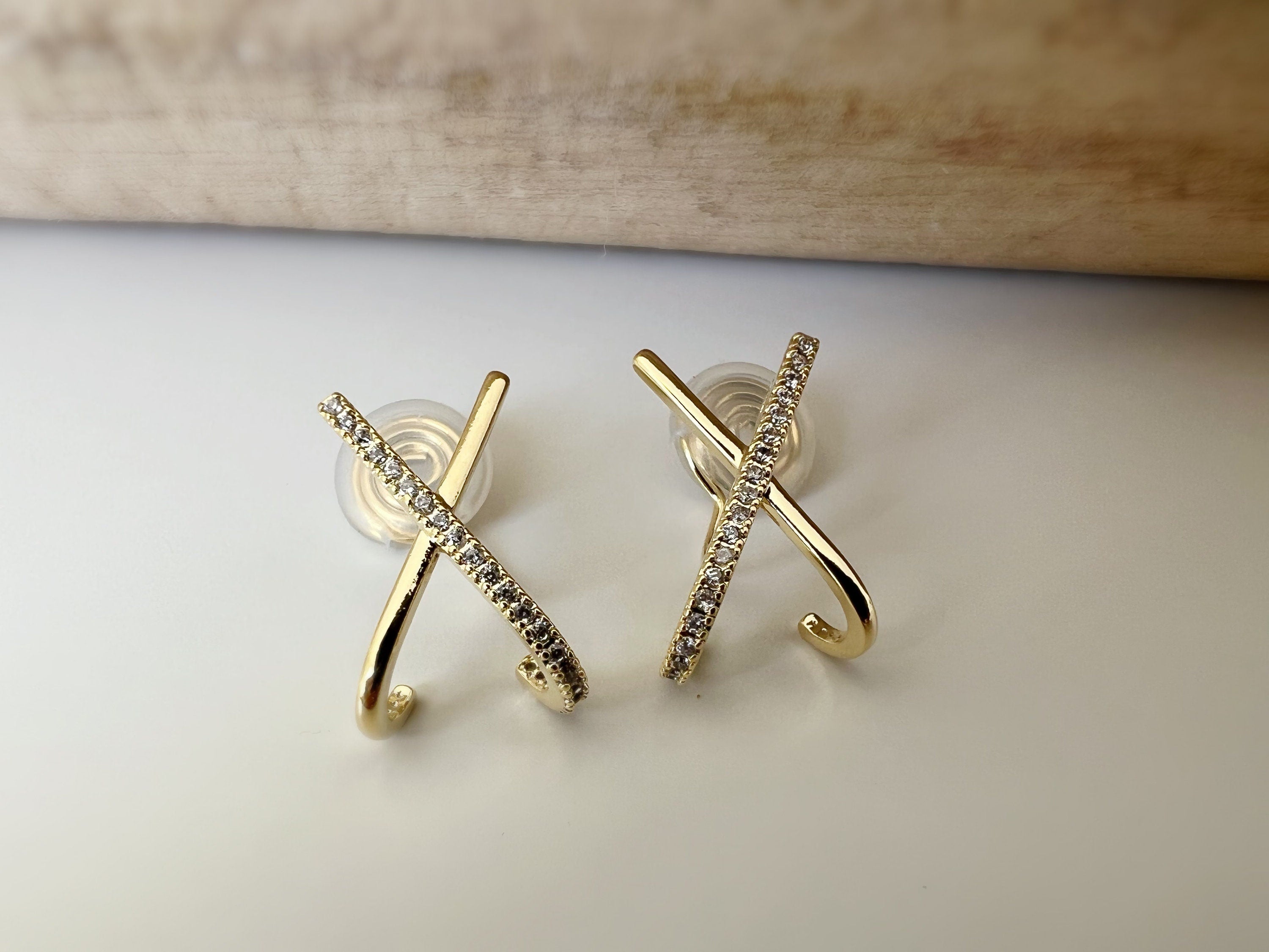 SANS DOULEUR ! Boucles d'oreilles CLIPS U spirale Croix strass Mini Zircon plaqué d'Or. Clips d'oreilles confortable.