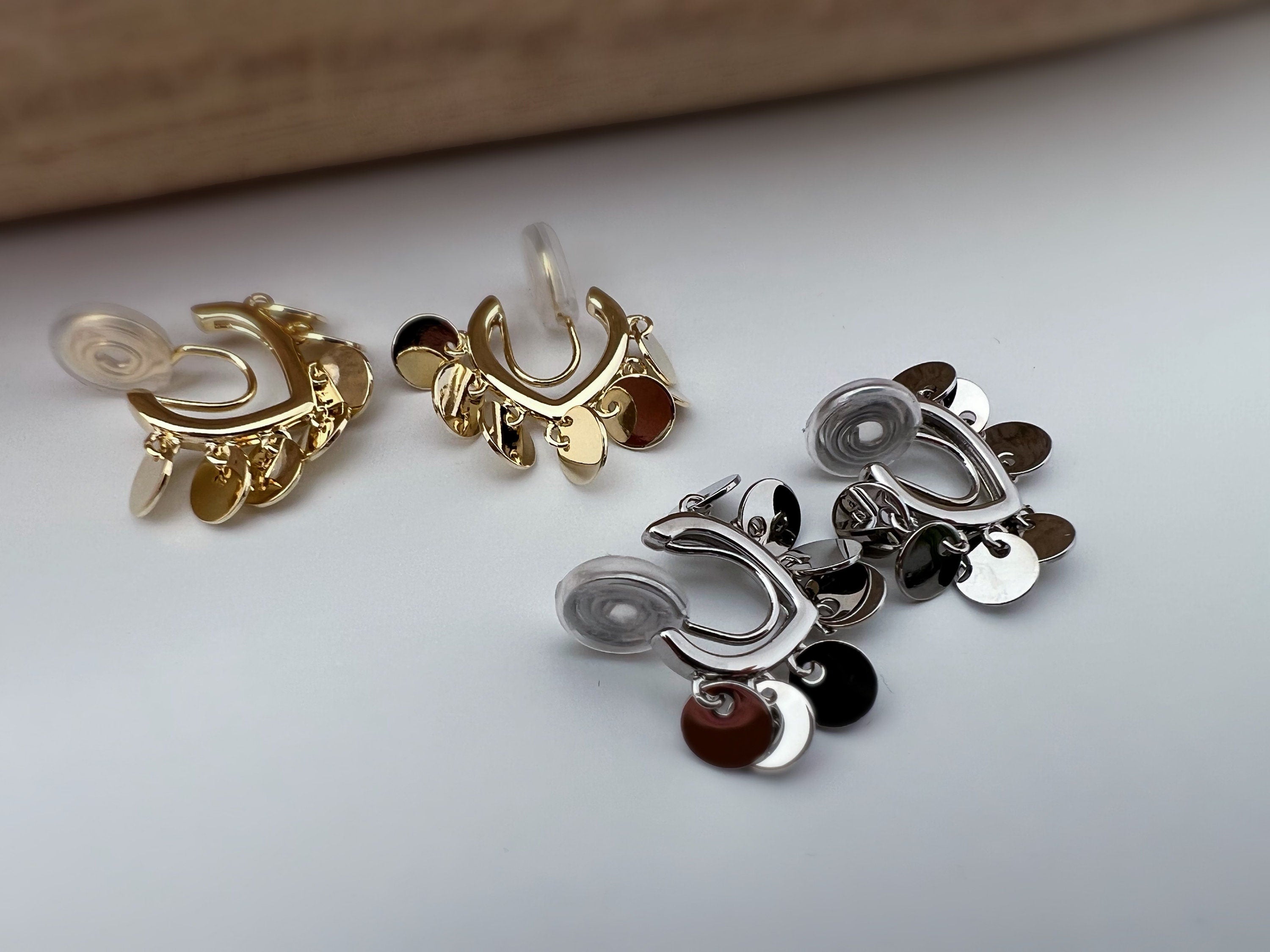 SANS DOULEUR ! Boucles d'oreilles CLIPS U spirale petites plaquettes couleur or / argent. Clips d'oreilles confortable Boucles Délicates