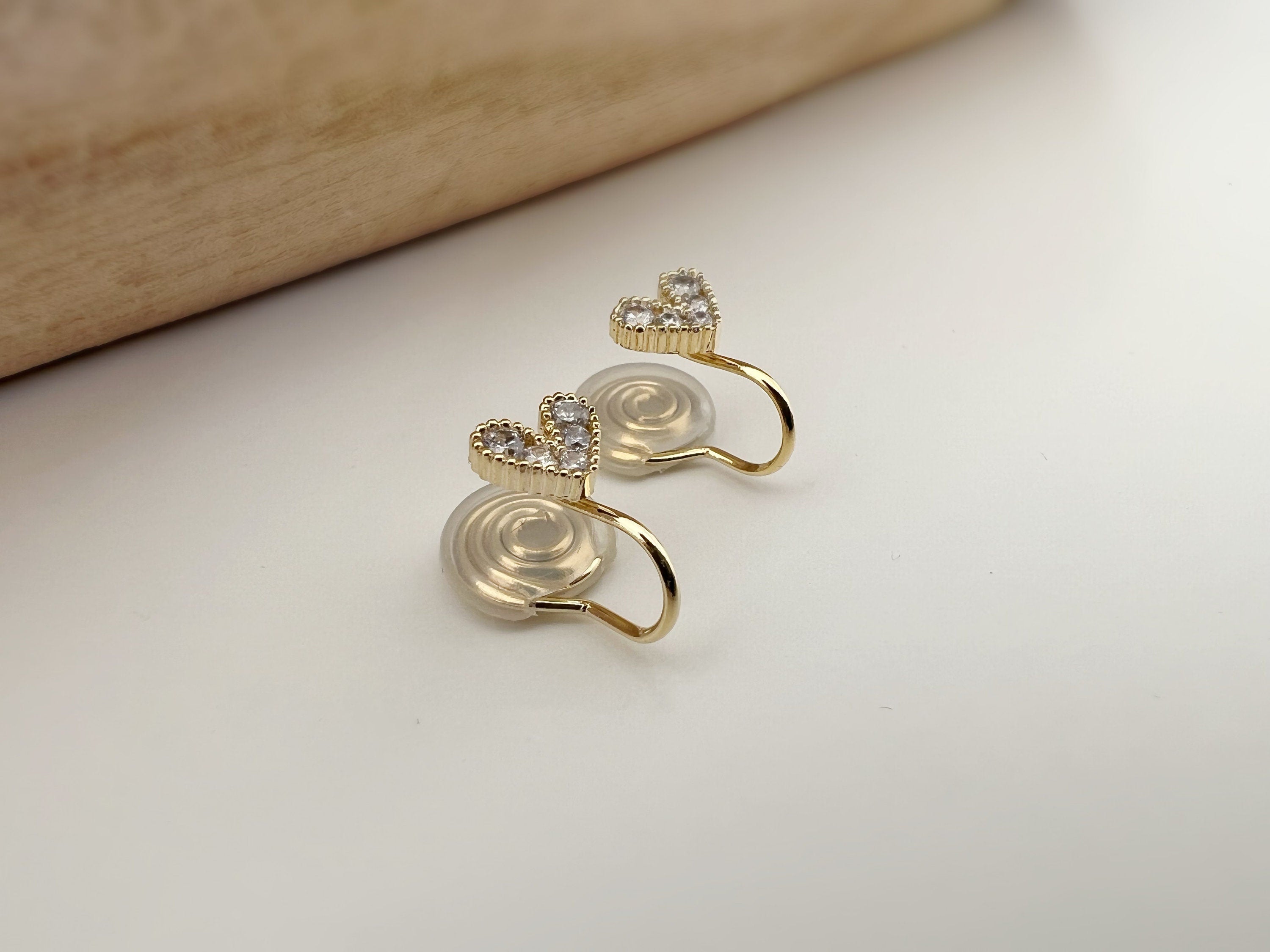 SANS DOULEUR ! Boucles d'oreilles CLIPS U spirale Mini Coeur strass Mini Zircon plaqué d'Or. Clips d'oreilles confortable.