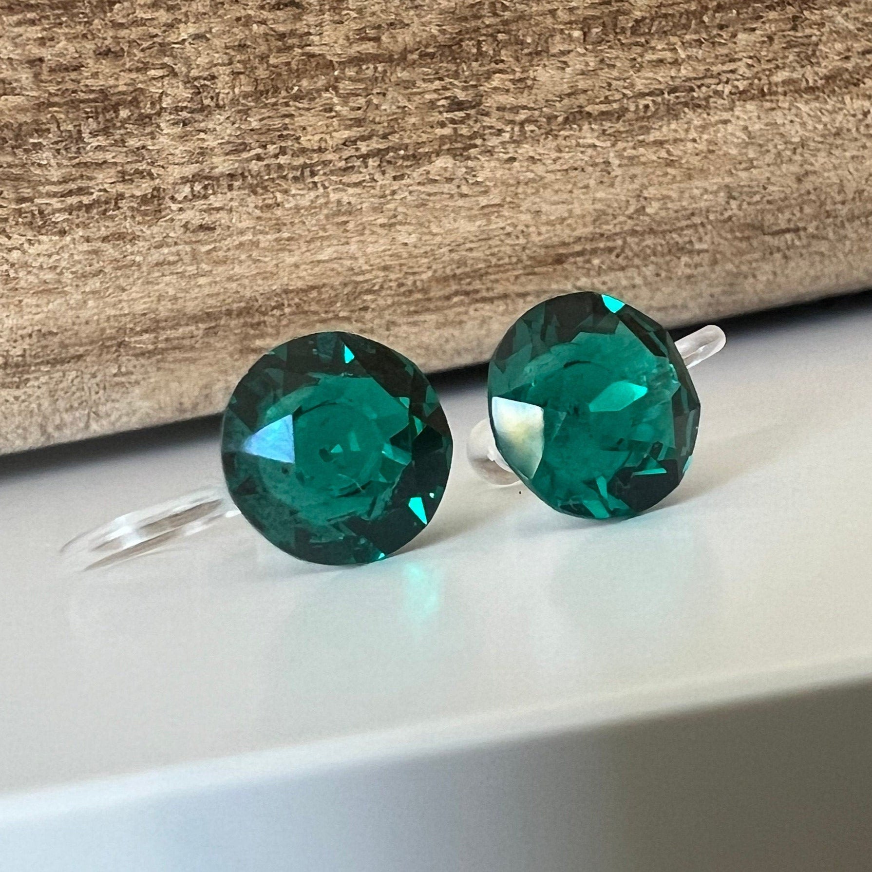 Invisible CLIPS Earrings Emerald Green Round Crystal Ignite PureCristal, Minimalist Dark Green Small Crystal Ear Clips.
