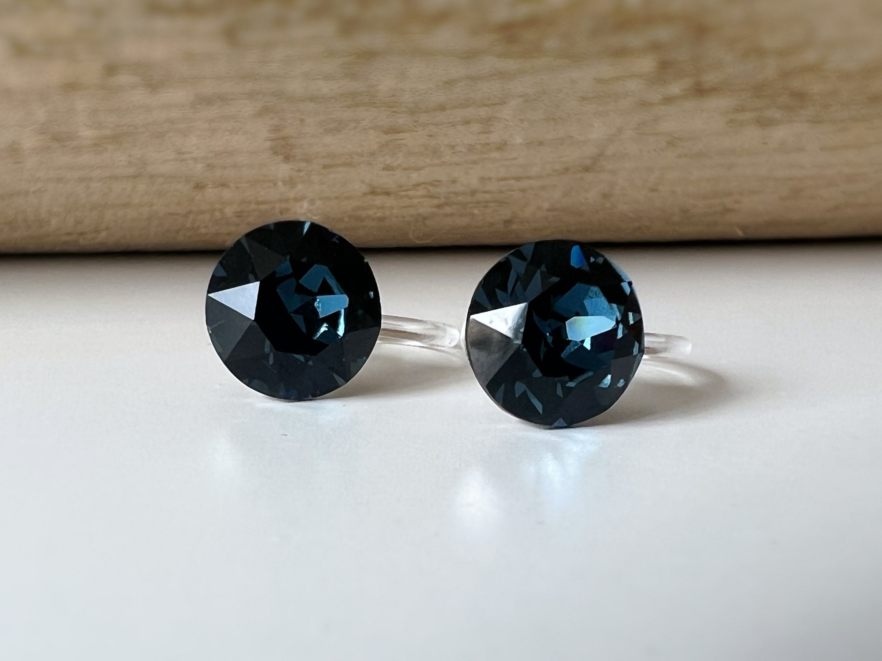 Boucles d'oreilles Clips invisible MONTANA Cristaux PureCristal Clips d'Oreille Petit Rond Bleu Foncé, Bijoux Minimaliste