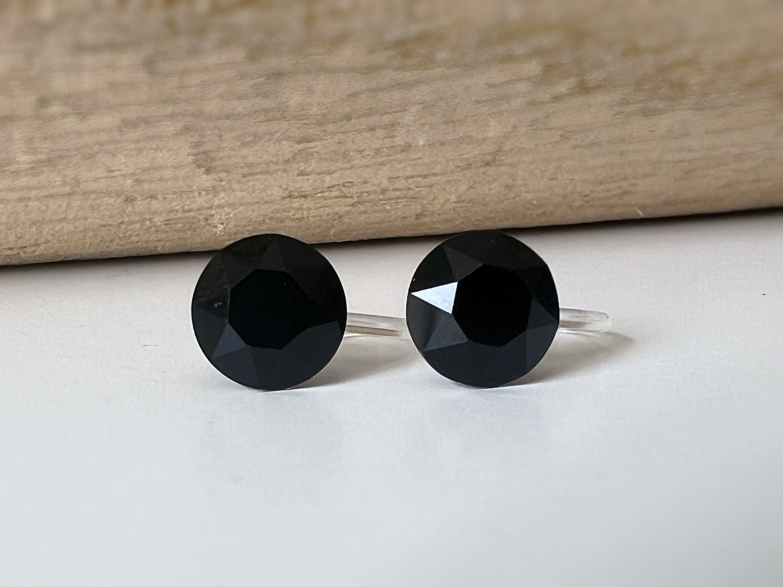 Boucles d'oreilles Clips invisible Rond JET Noire Cristaux PureCrystal Clips d'Oreille Petit Rond Noir, Bijoux Minimaliste