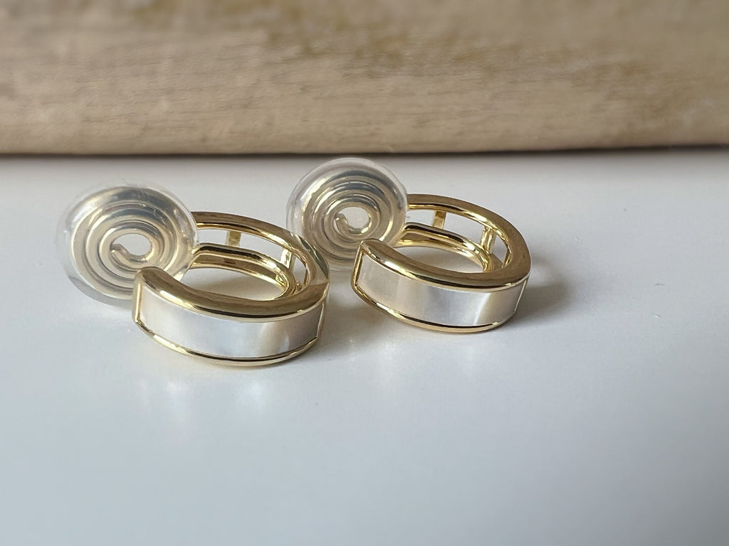 SANS DOULEUR ! Boucles d'oreilles CLIPS U spirale Petit créole bague en nacre blanc or. Clips d'oreilles confortable Boucles Délicates