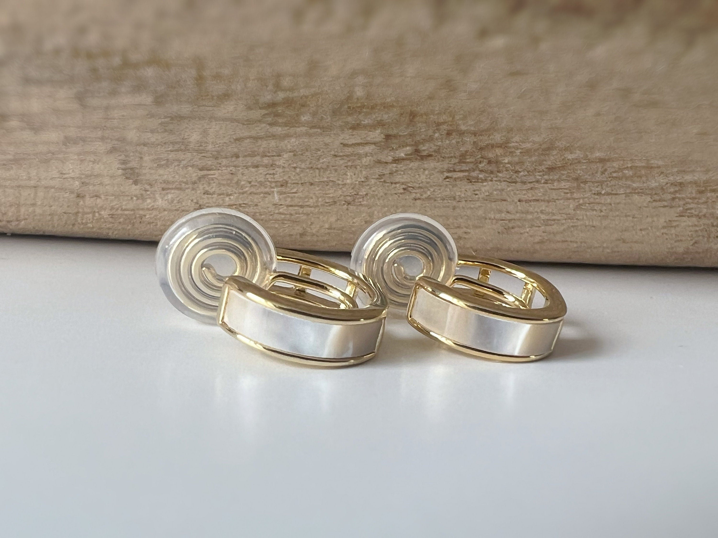 SANS DOULEUR ! Boucles d'oreilles CLIPS U spirale Petit créole bague en nacre blanc or. Clips d'oreilles confortable Boucles Délicates