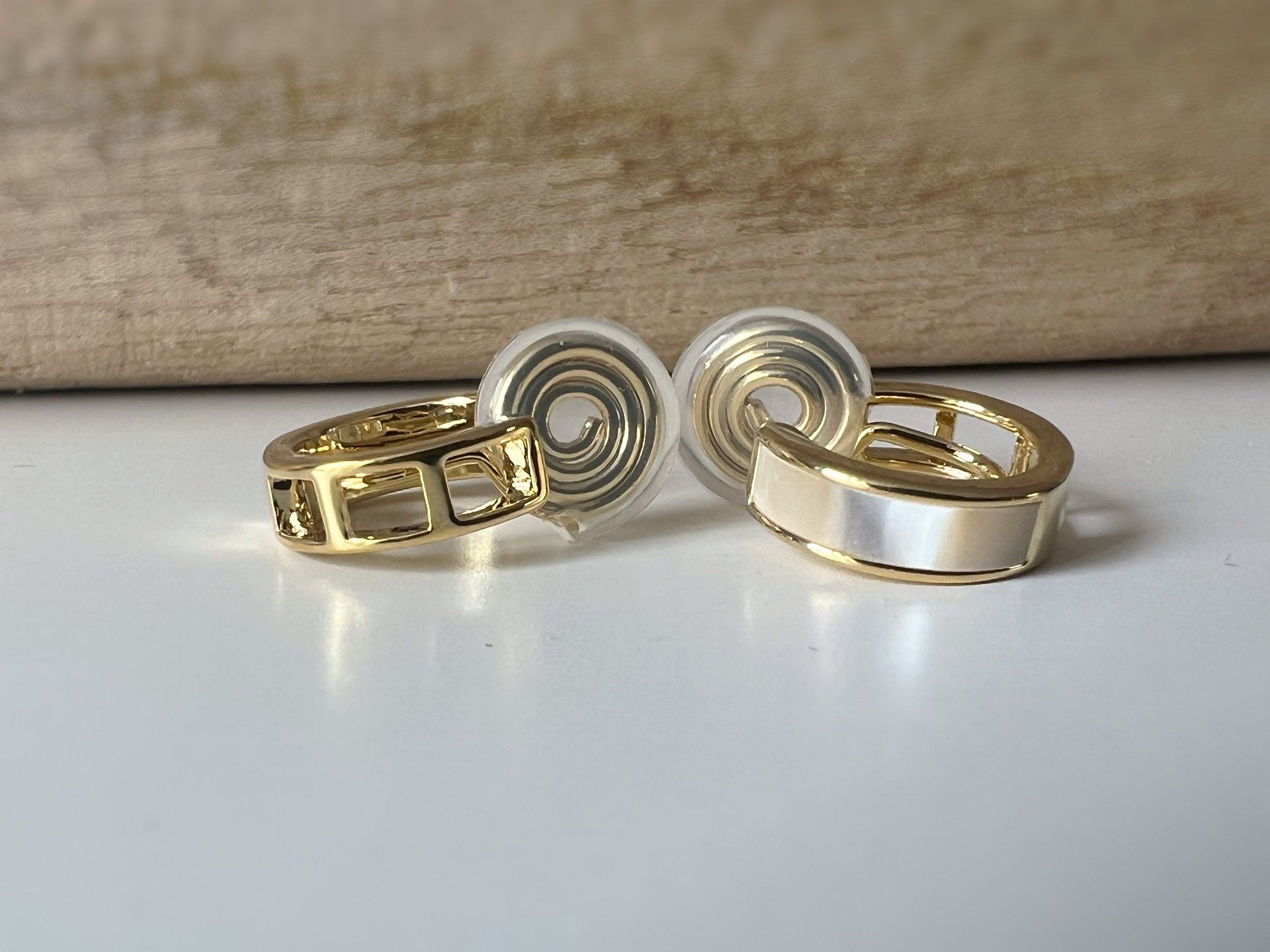 SANS DOULEUR ! Boucles d'oreilles CLIPS U spirale Petit créole bague en nacre blanc or. Clips d'oreilles confortable Boucles Délicates