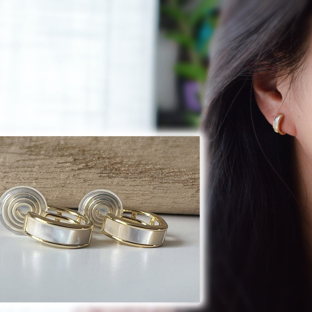 SANS DOULEUR ! Boucles d'oreilles CLIPS U spirale Petit créole bague en nacre blanc or. Clips d'oreilles confortable Boucles Délicates