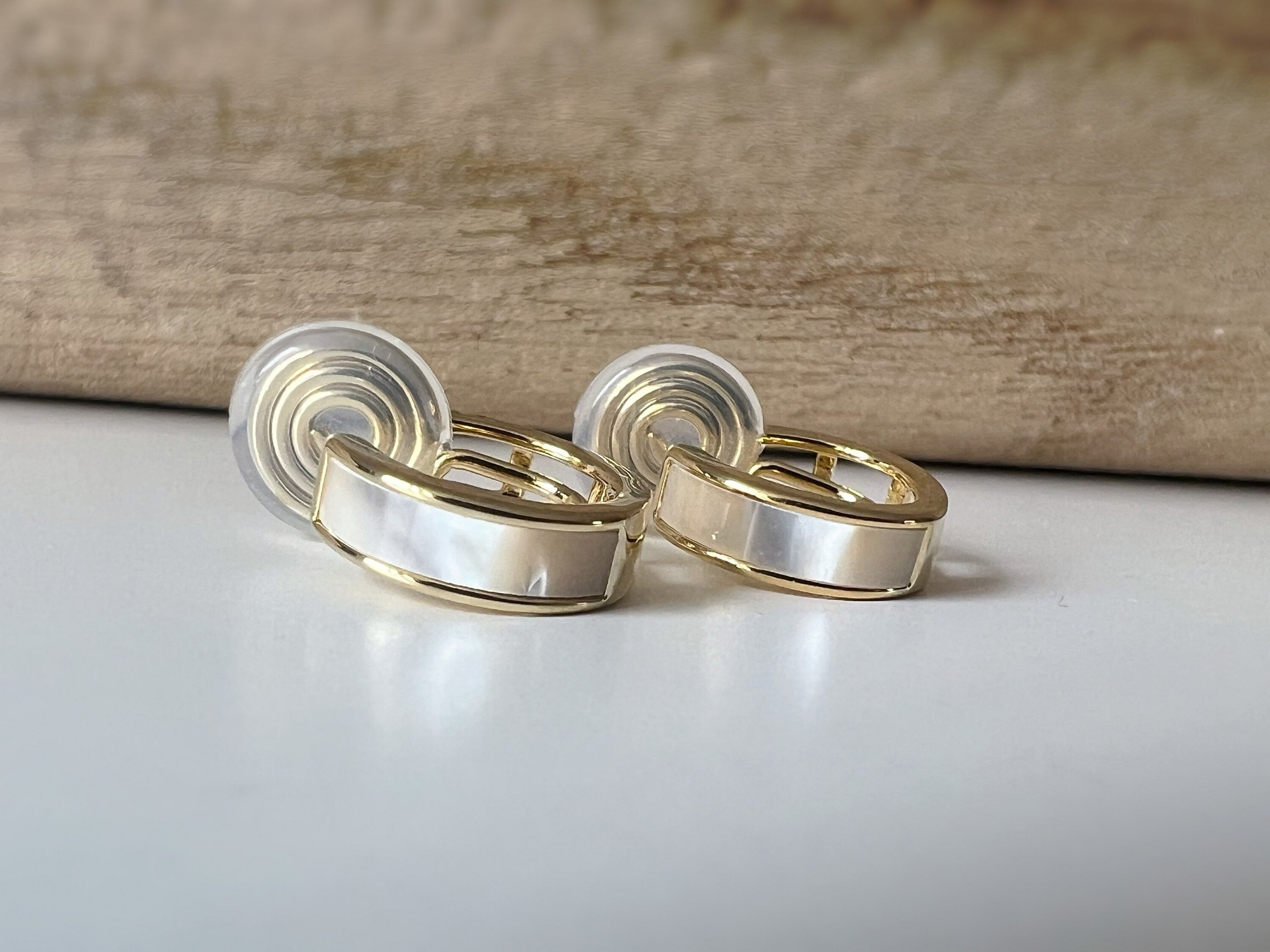SANS DOULEUR ! Boucles d'oreilles CLIPS U spirale Petit créole bague en nacre blanc or. Clips d'oreilles confortable Boucles Délicates