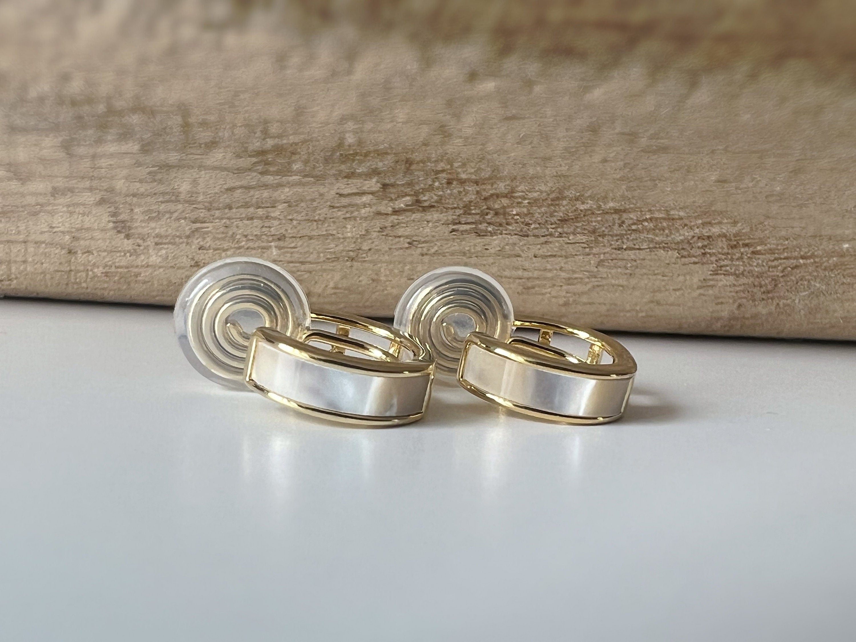 SANS DOULEUR ! Boucles d'oreilles CLIPS U spirale Petit créole bague en nacre blanc or. Clips d'oreilles confortable Boucles Délicates