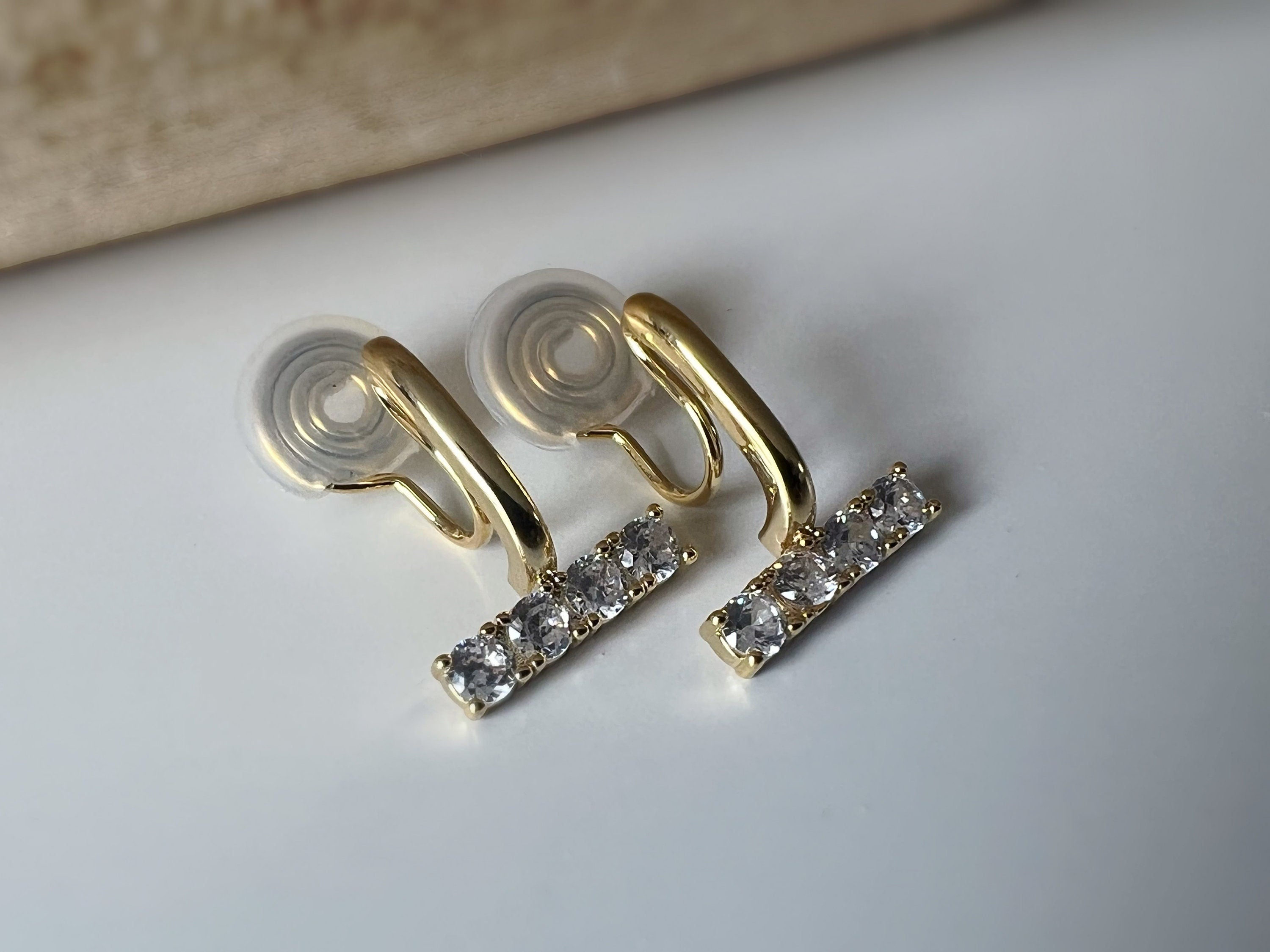 SANS DOULEUR ! Boucles d'oreilles CLIPS U spirale Barre Or avec Barre mini Zircon, plaqué d'Or Clips d'oreilles confortable.
