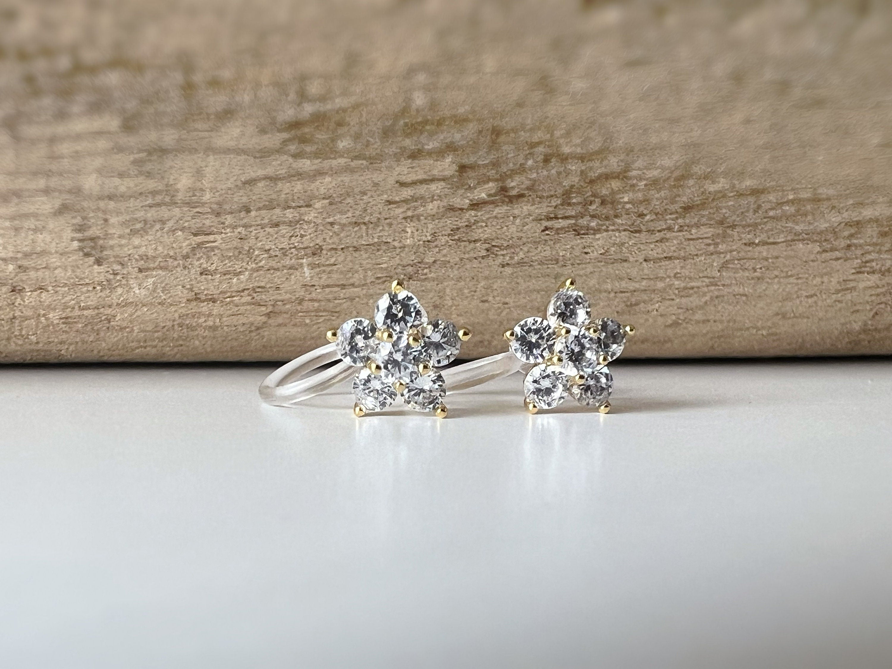 Mini CLIPS d'oreilles invisibles, Mini Fleur cinq pétales Or Zircon, Boucles d'oreilles clips confortable délicat minimaliste