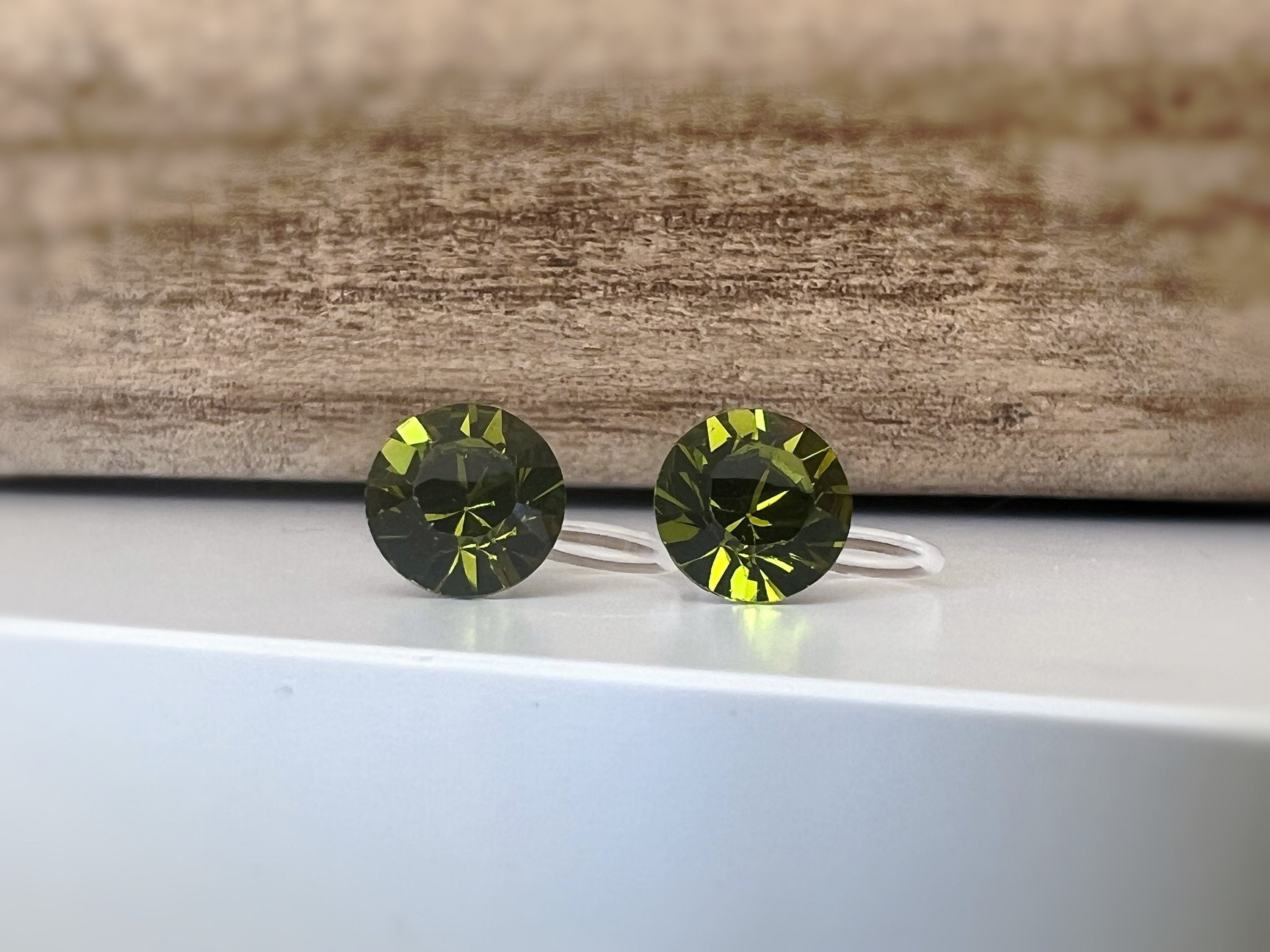 Boucles d'oreilles CLIPS invisible Cristal Rond OLIVINE Cristaux PureCristal Clips d'Oreille Petit Rond olive verte, Bijoux Minimaliste