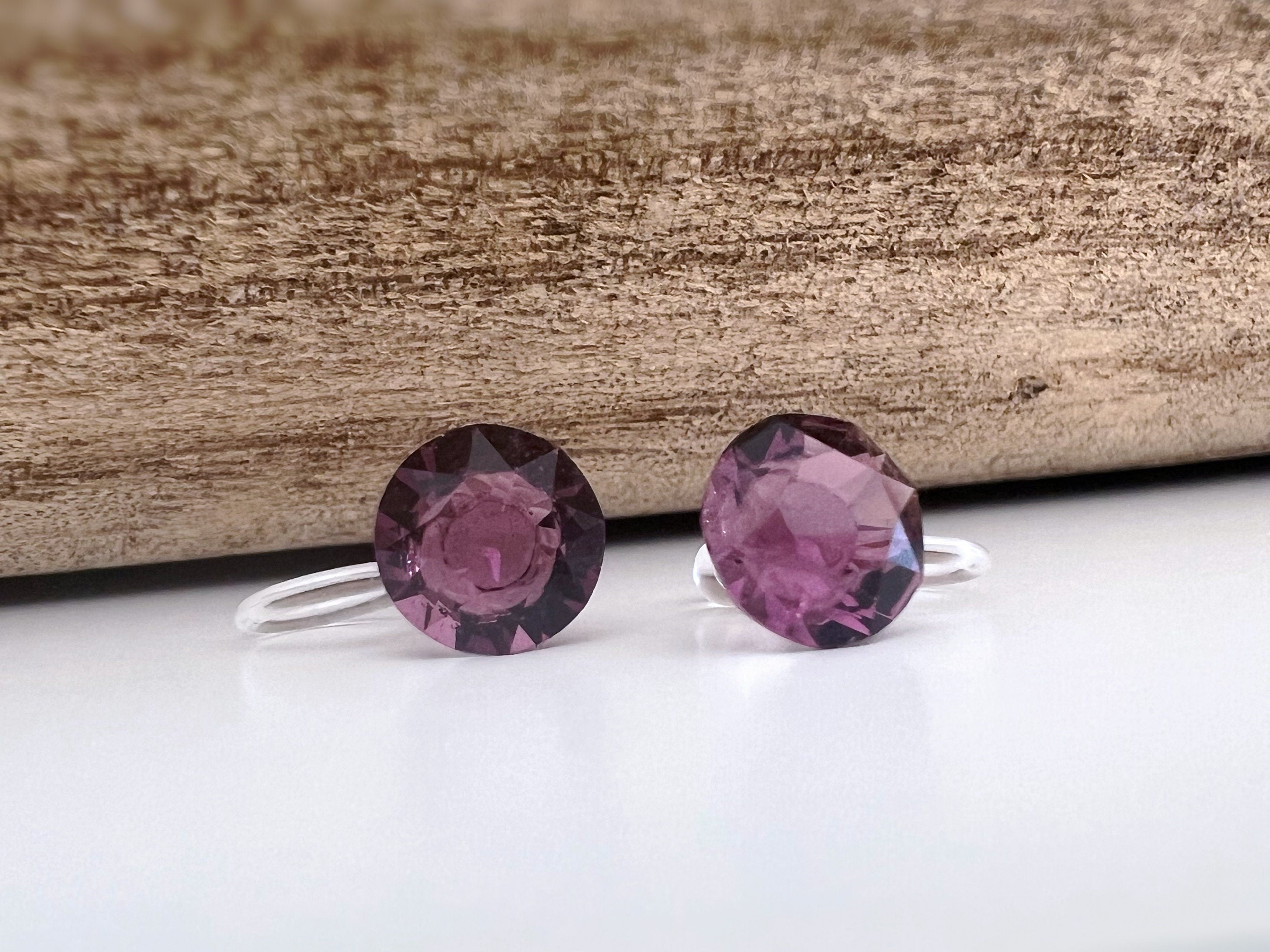 Boucles d'oreilles CLIPS invisible Rond AMETHYST IGNITE Cristaux PureCrystal Clips d'Oreille Petit Rond violet, Bijoux Minimaliste