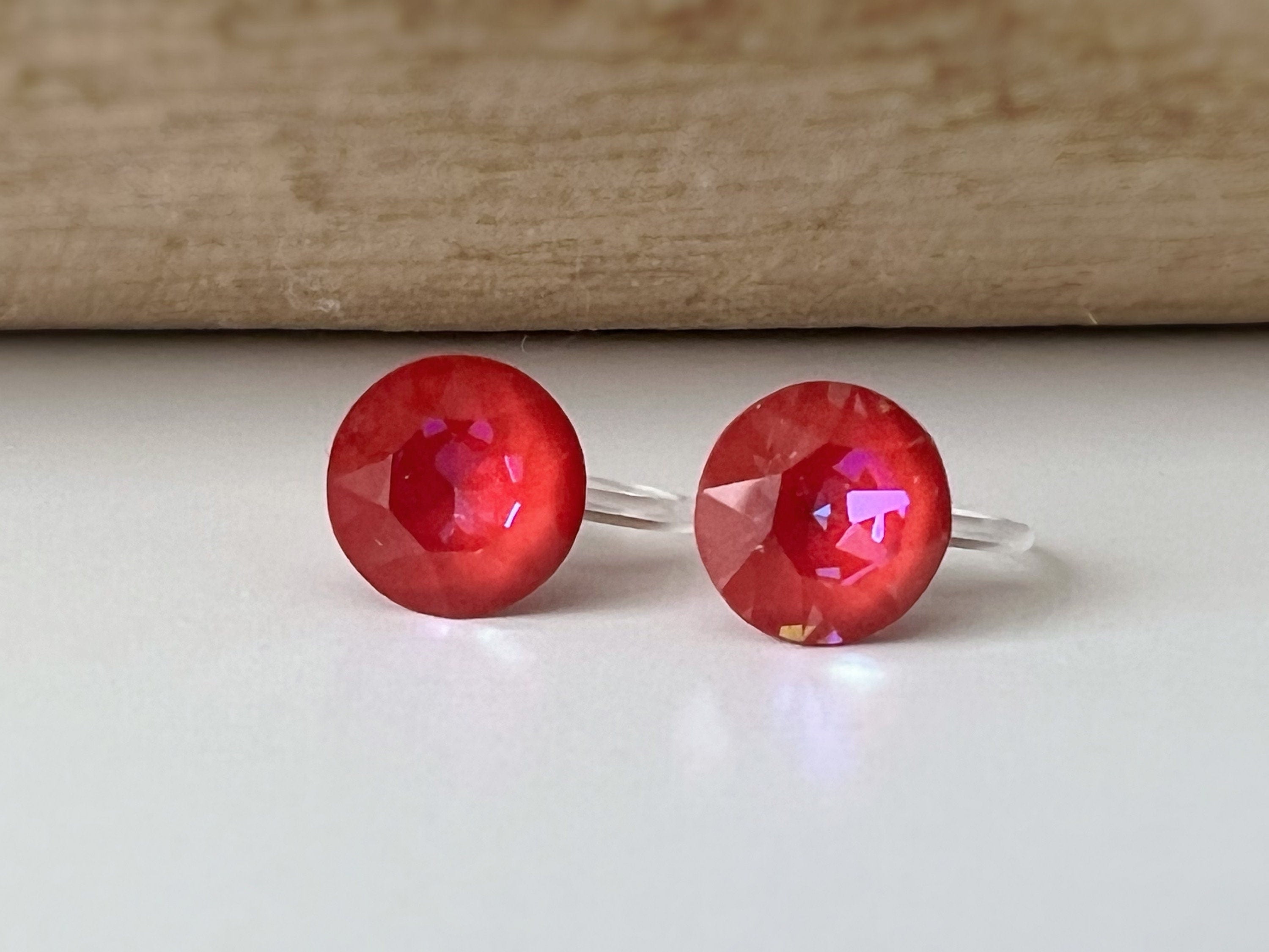 Boucles d'oreilles Clips invisible ROYAL RED DELITE Cristaux PureCrystal Clips d'Oreille Petit Rond rouge, Bijoux Minimaliste