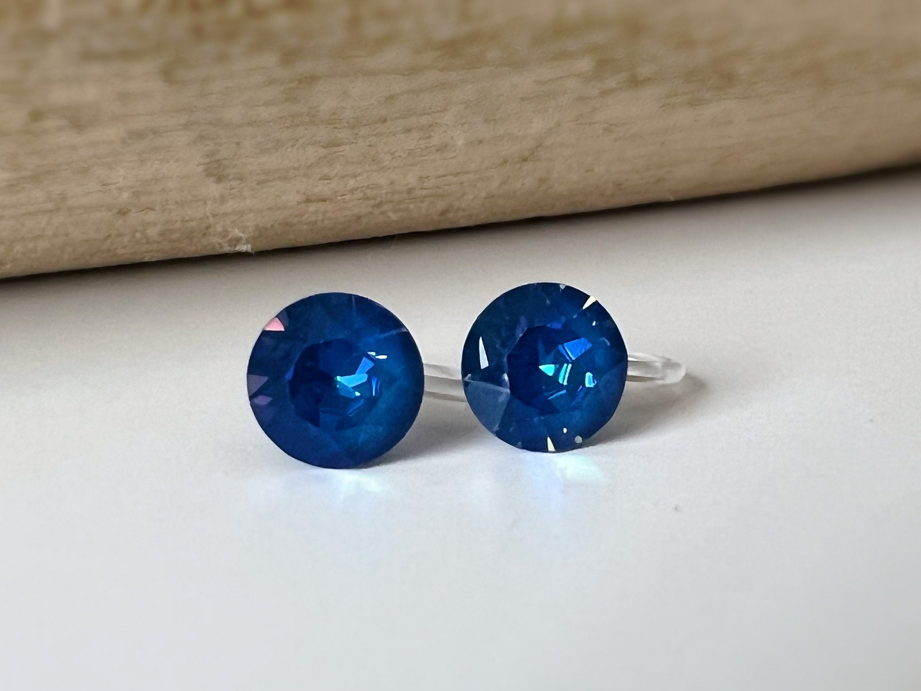 Boucles d'oreilles Clips invisible ROYAL BLUE DELITE Cristaux PureCristal Clips d'Oreille Petit Rond Bleu, Bijoux Minimaliste