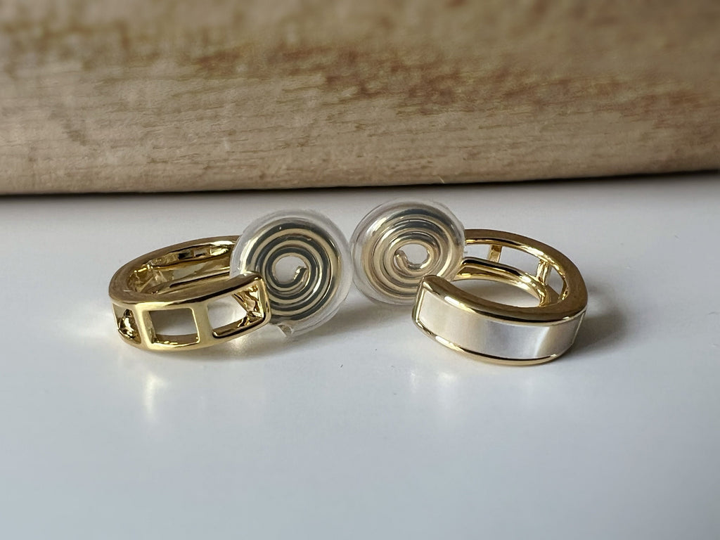 SANS DOULEUR ! Boucles d'oreilles CLIPS U spirale Petit créole bague en nacre blanc or. Clips d'oreilles confortable Boucles Délicates