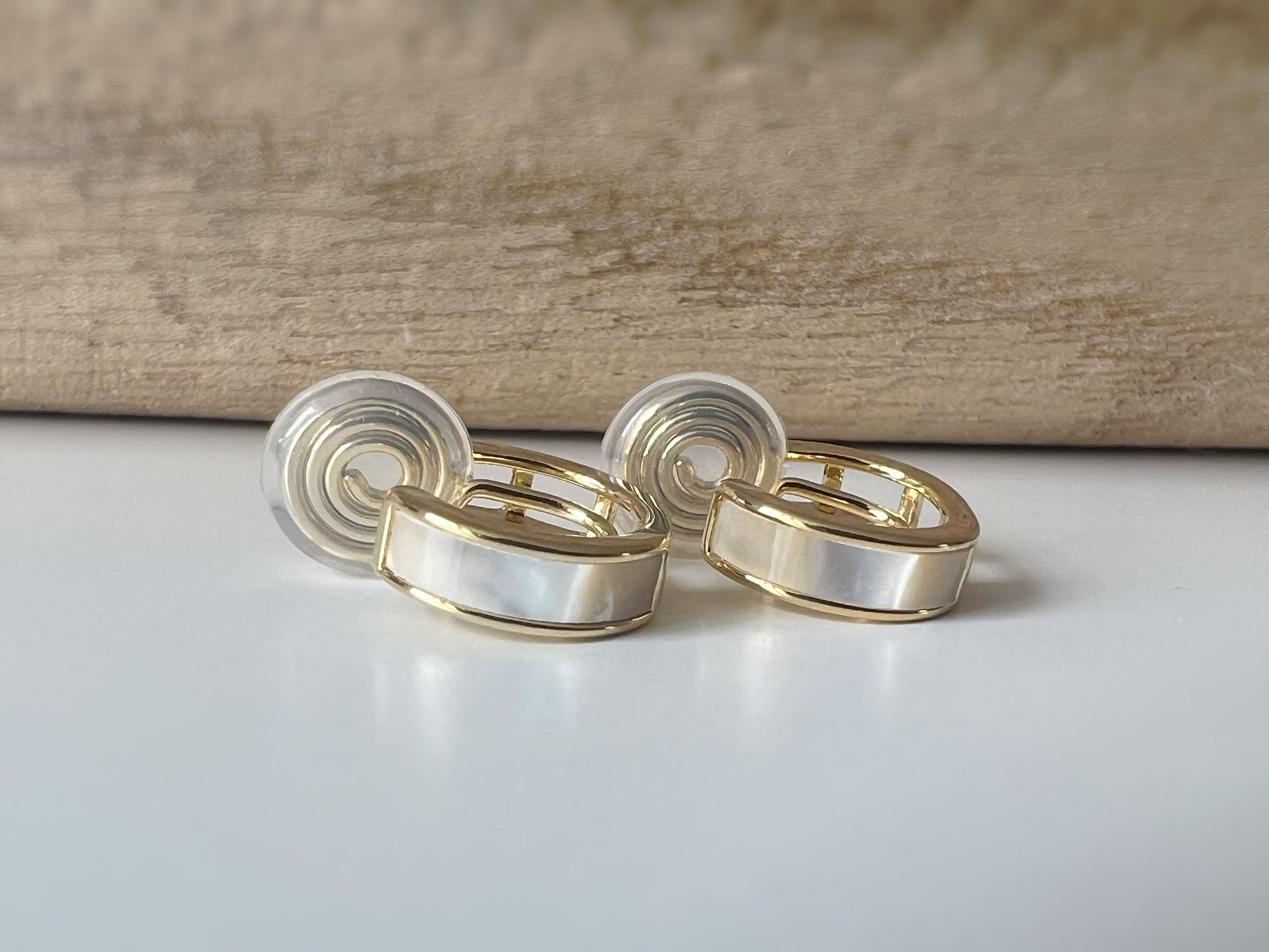 SANS DOULEUR ! Boucles d'oreilles CLIPS U spirale Petit créole bague en nacre blanc or. Clips d'oreilles confortable Boucles Délicates