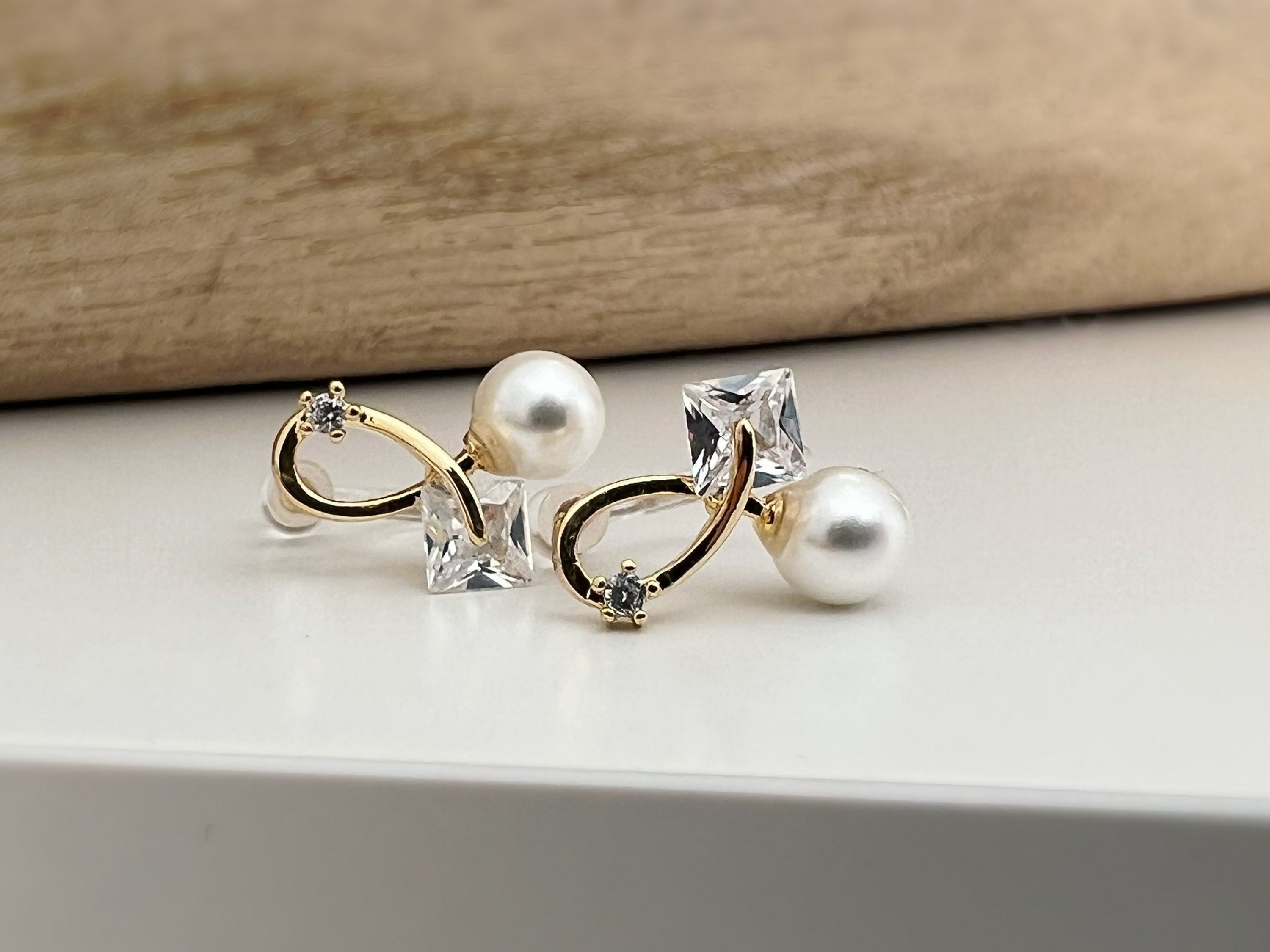 INVISIBLE gold square zircon ear clips, mini white pearl, delicate comfortable ear clips. Daily jewelry. Ready to gift.