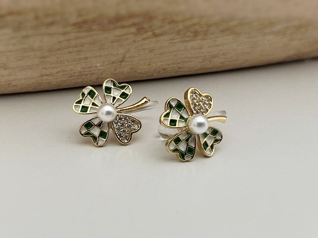 Mini invisible ear CLIPS, small 4-leaf clover gold checkerboard green white lucky charm Delicate comfortable clip earrings