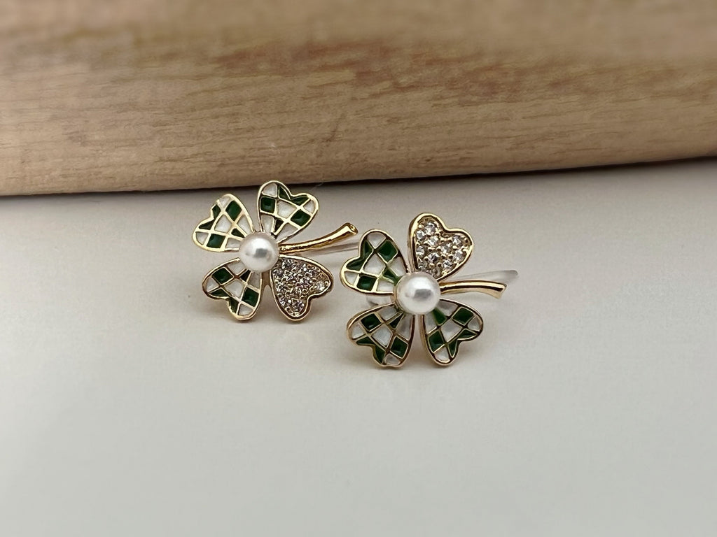 Mini invisible ear CLIPS, small 4-leaf clover gold checkerboard green white lucky charm Delicate comfortable clip earrings