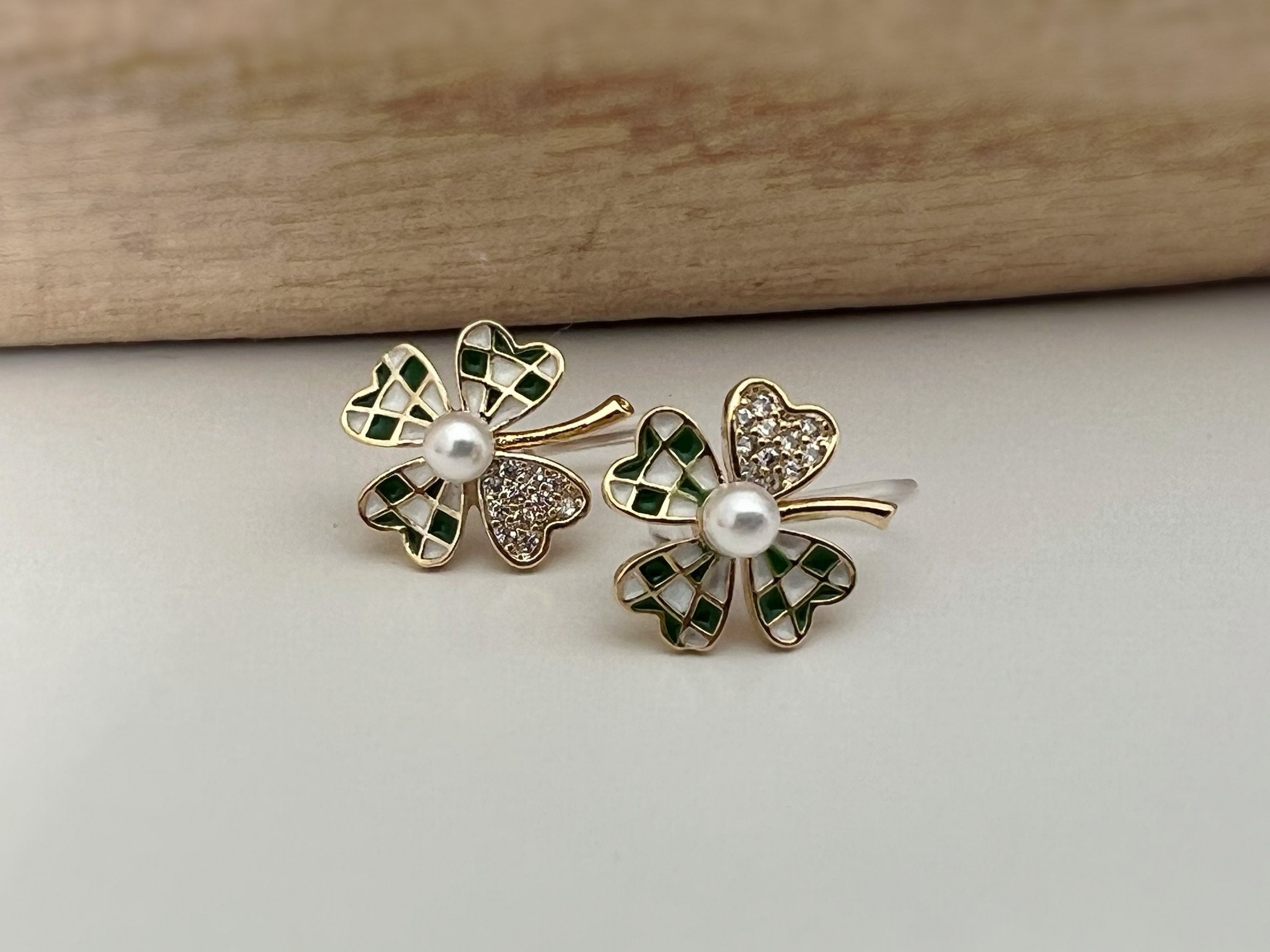 Mini invisible ear CLIPS, small 4-leaf clover gold checkerboard green white lucky charm Delicate comfortable clip earrings
