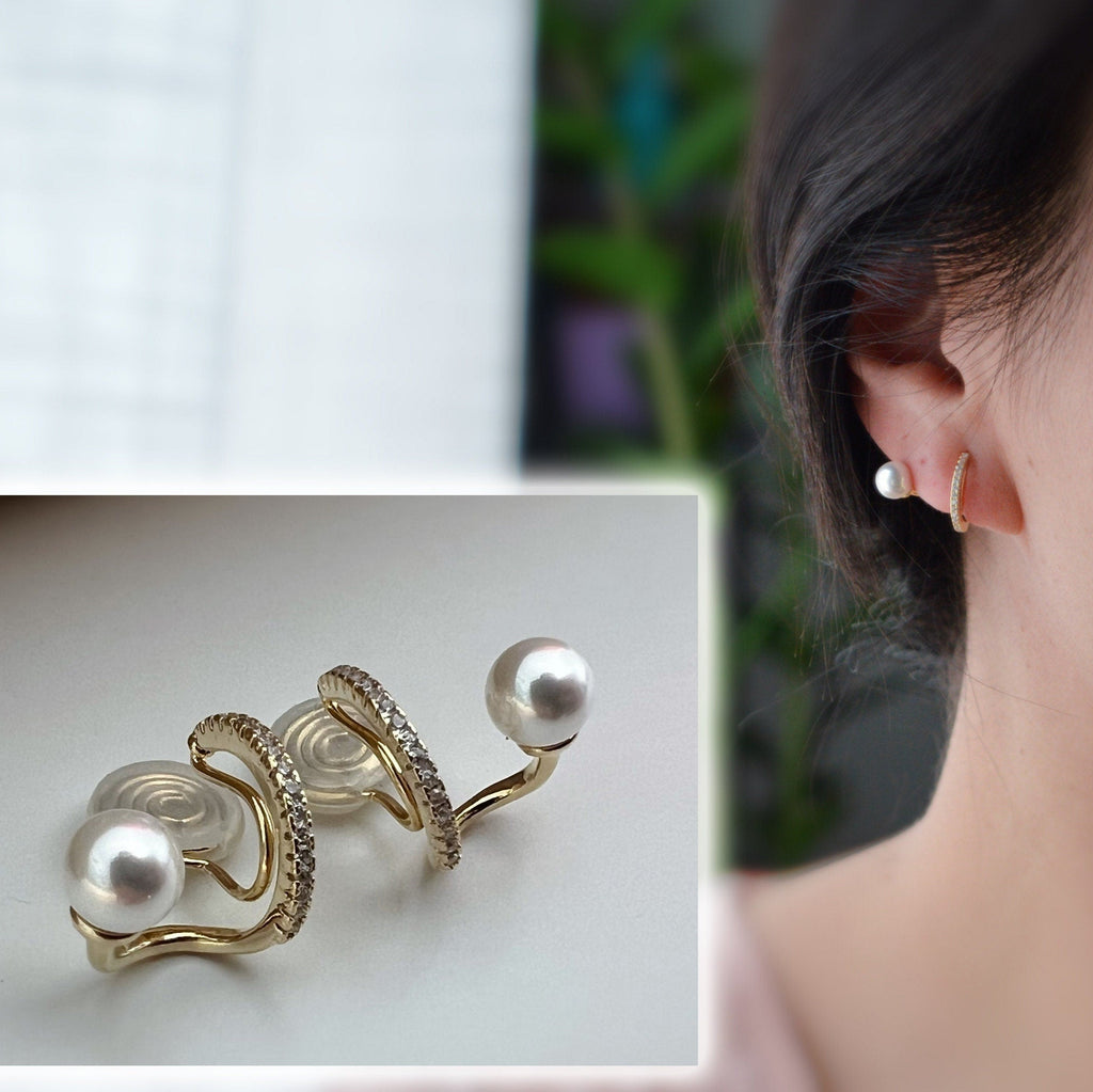 SANS DOULEUR ! Boucles d'oreilles CLIPS U spirale Croix Mini Pierres Zircon Perle blanche 6mm, plaqué d'Or. Clips d'oreilles confortable.