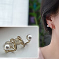 SANS DOULEUR ! Boucles d'oreilles CLIPS U spirale Croix Mini Pierres Zircon Perle blanche 6mm, plaqué d'Or. Clips d'oreilles confortable.