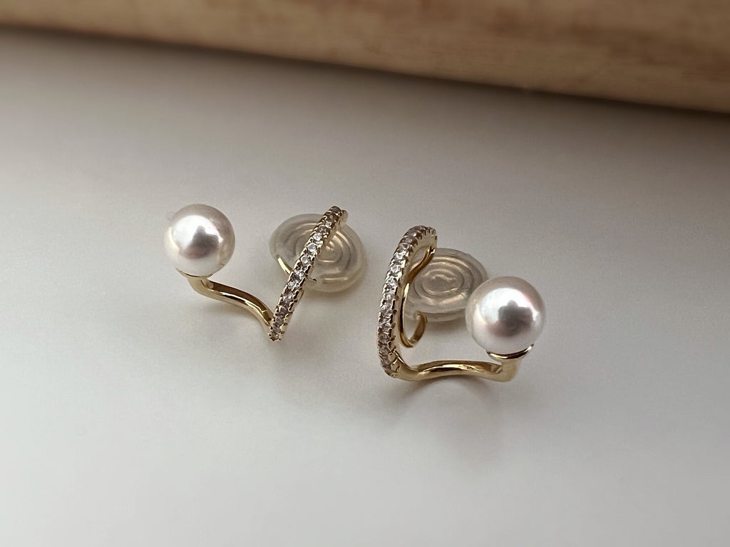 SANS DOULEUR ! Boucles d'oreilles CLIPS U spirale Croix Mini Pierres Zircon Perle blanche 6mm, plaqué d'Or. Clips d'oreilles confortable.