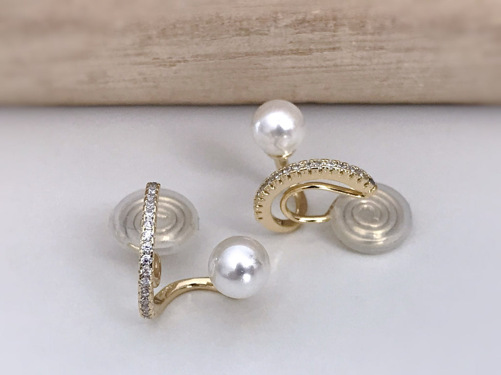 SANS DOULEUR ! Boucles d'oreilles CLIPS U spirale Croix Mini Pierres Zircon Perle blanche 6mm, plaqué d'Or. Clips d'oreilles confortable.