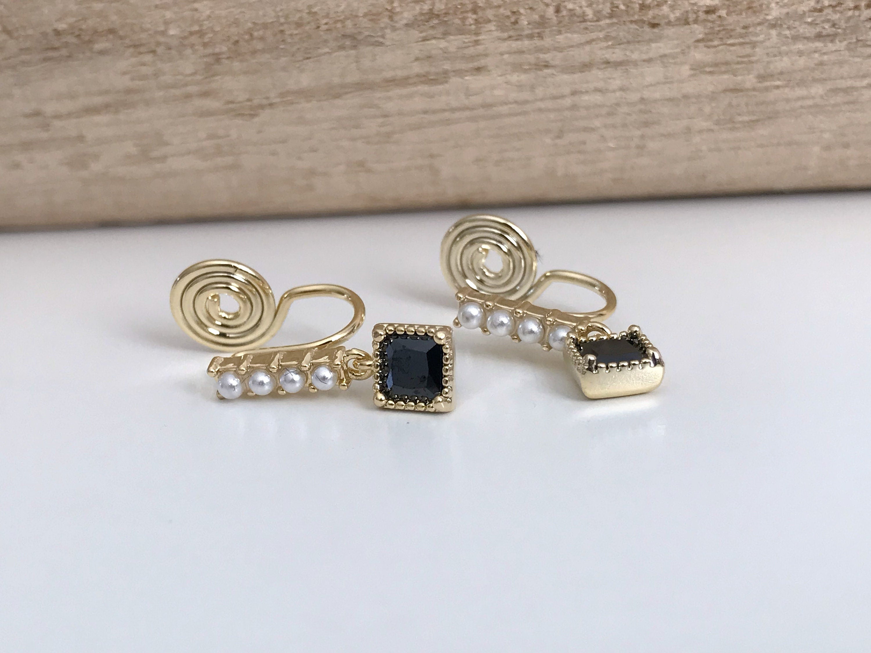 PAINLESS! CLIPS U spiral earrings Gold bar with mini white pearls, Black Square, Gold plated Comfortable ear clips.