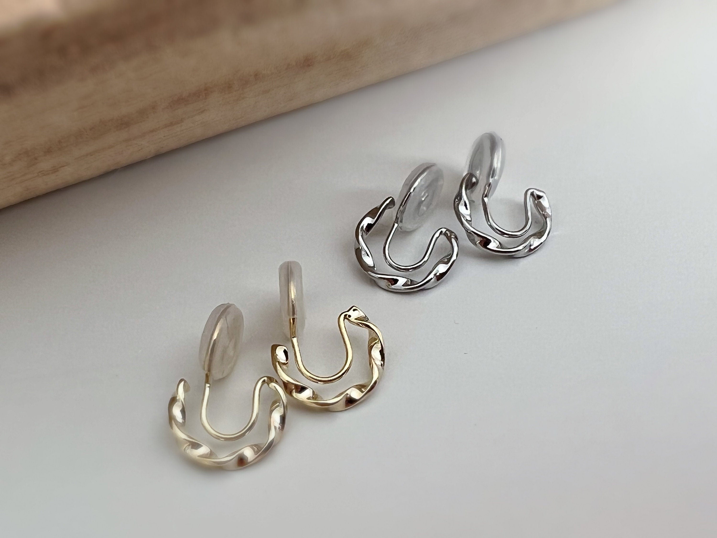 SANS DOULEUR ! Boucles d'oreilles CLIPS U spirale Mini Cercle torsadé couleur Or / Argent. Clips d'oreilles confortable Boucles Délicates