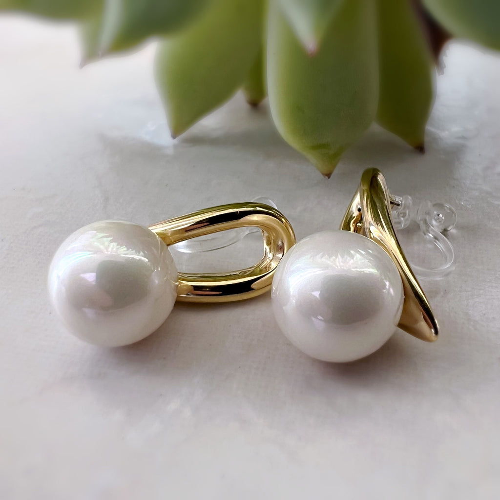 Boucles d'oreilles CLIPS invisible couleur Or grande perle blanche, Clips d'oreilles délicat.