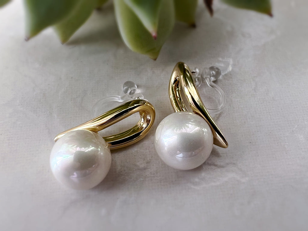 Boucles d'oreilles CLIPS invisible couleur Or grande perle blanche, Clips d'oreilles délicat.