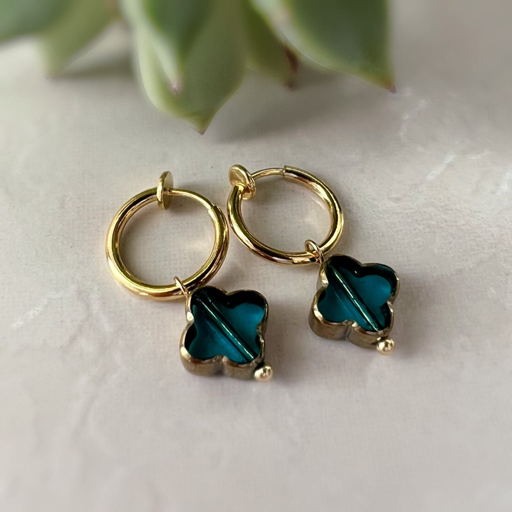 2-IN-1 Ear Clips CLIPS Gold Twisted Hoop Rings with Blue Glass Four Leaf Clover Bead Daily Jewelry Hoops 1.3cm