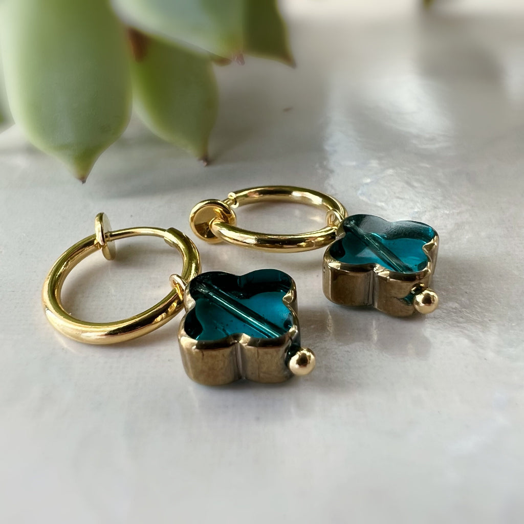 2-IN-1 Ear Clips CLIPS Gold Twisted Hoop Rings with Blue Glass Four Leaf Clover Bead Daily Jewelry Hoops 1.3cm