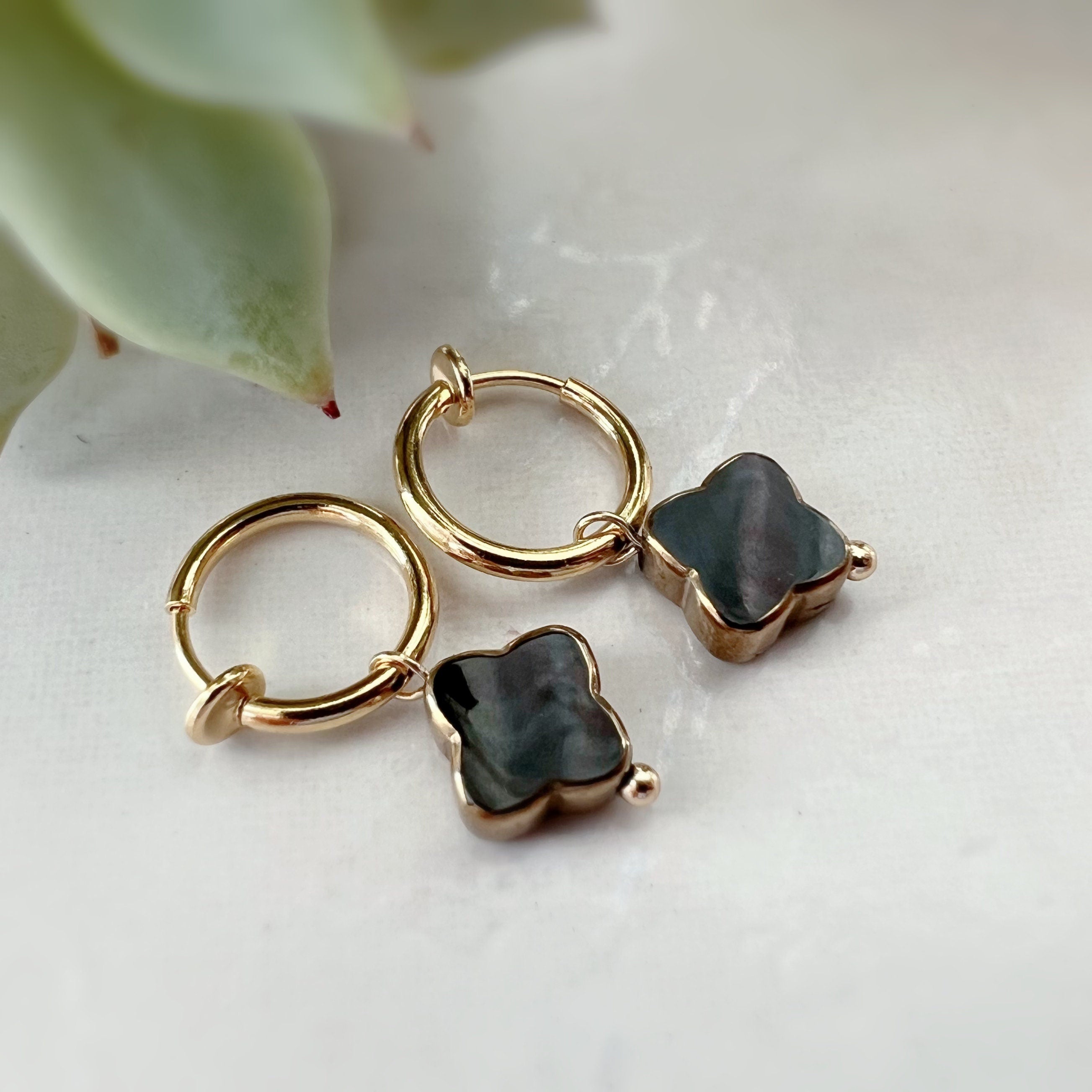 Clips d'oreille 2-EN-1 CLIPS anneaux Créoles doré avec Perle Noire trèfle à quatre feuilles en verre Bijoux quotidien Anneaux 1.3cm