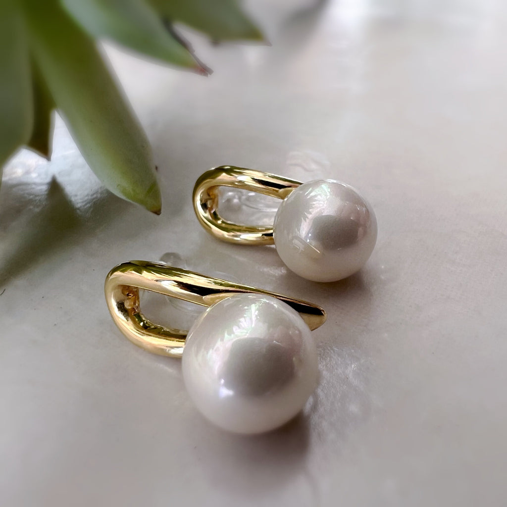 Boucles d'oreilles CLIPS invisible couleur Or grande perle blanche, Clips d'oreilles délicat.
