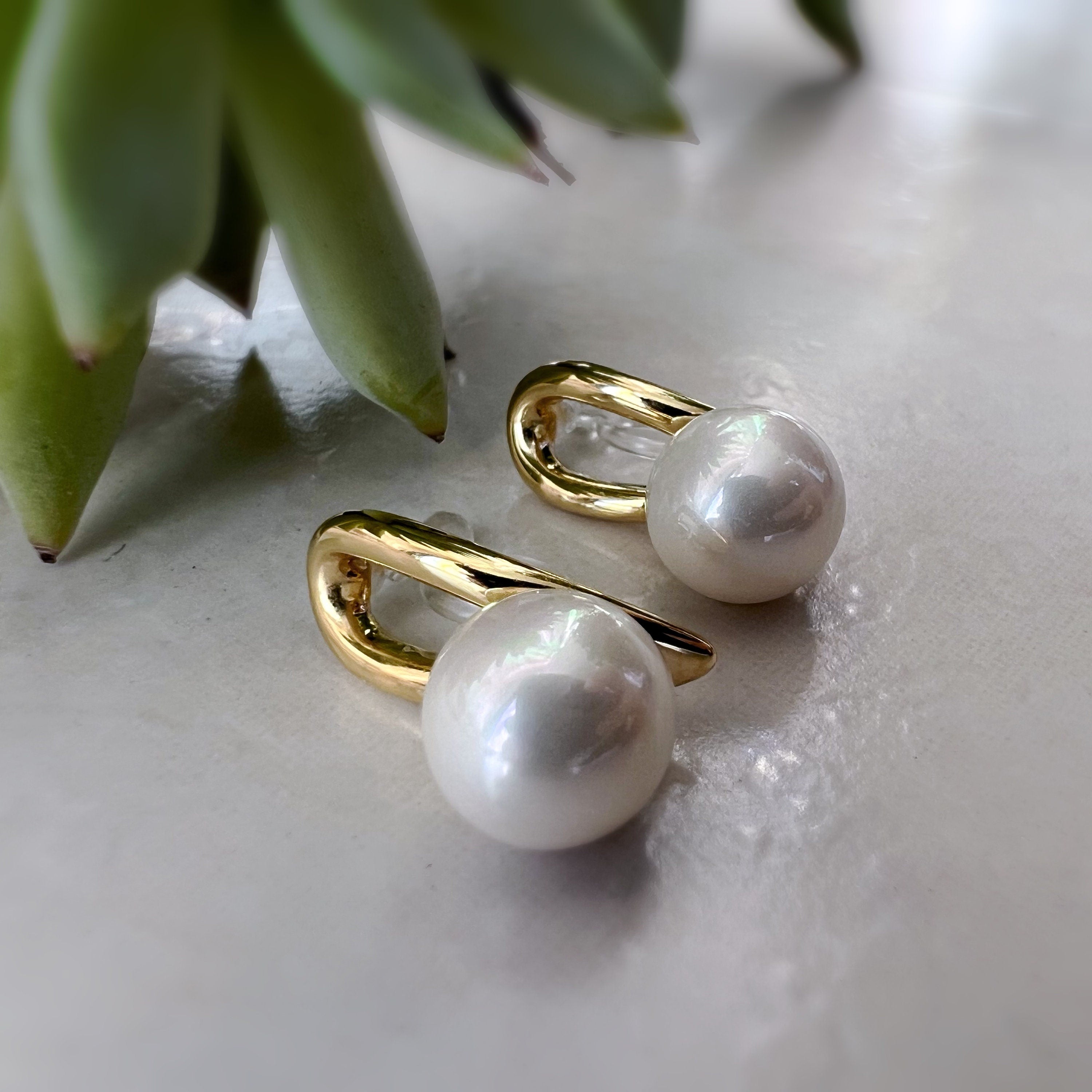 Boucles d'oreilles CLIPS invisible couleur Or grande perle blanche, Clips d'oreilles délicat.