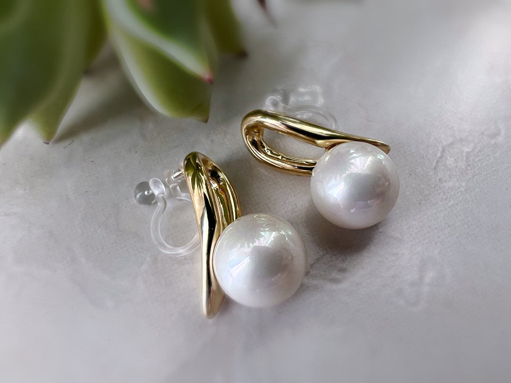 Boucles d'oreilles CLIPS invisible couleur Or grande perle blanche, Clips d'oreilles délicat.