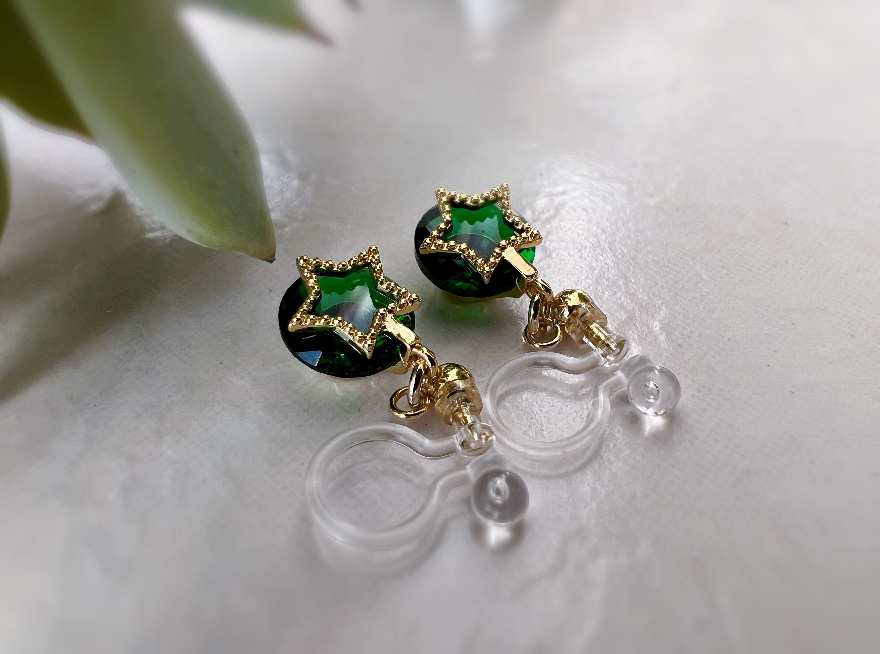 Mini 18K gold plated star dangling ear clips, round emerald zircon, comfortable delicate Invisible CLIPS earrings, Christmas