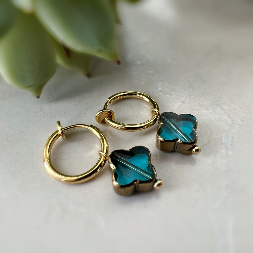 2-IN-1 Ear Clips CLIPS Gold Twisted Hoop Rings with Blue Glass Four Leaf Clover Bead Daily Jewelry Hoops 1.3cm