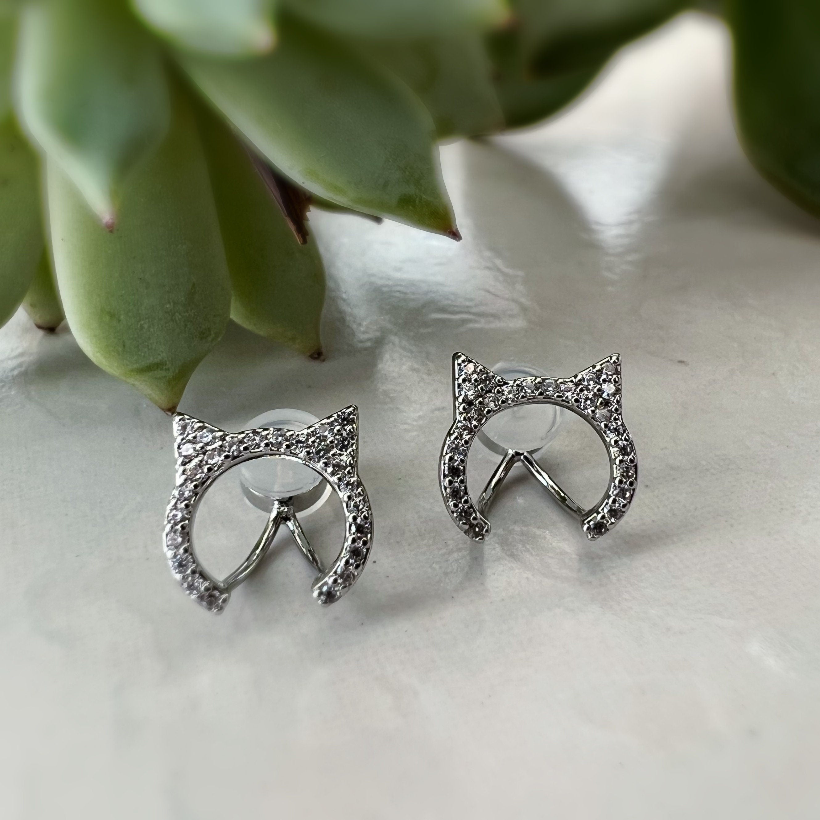 SANS DOULEUR ! Boucles d'oreilles CLIPS U Chat zircon argent. Clips d'oreilles confortable Boucles Délicates